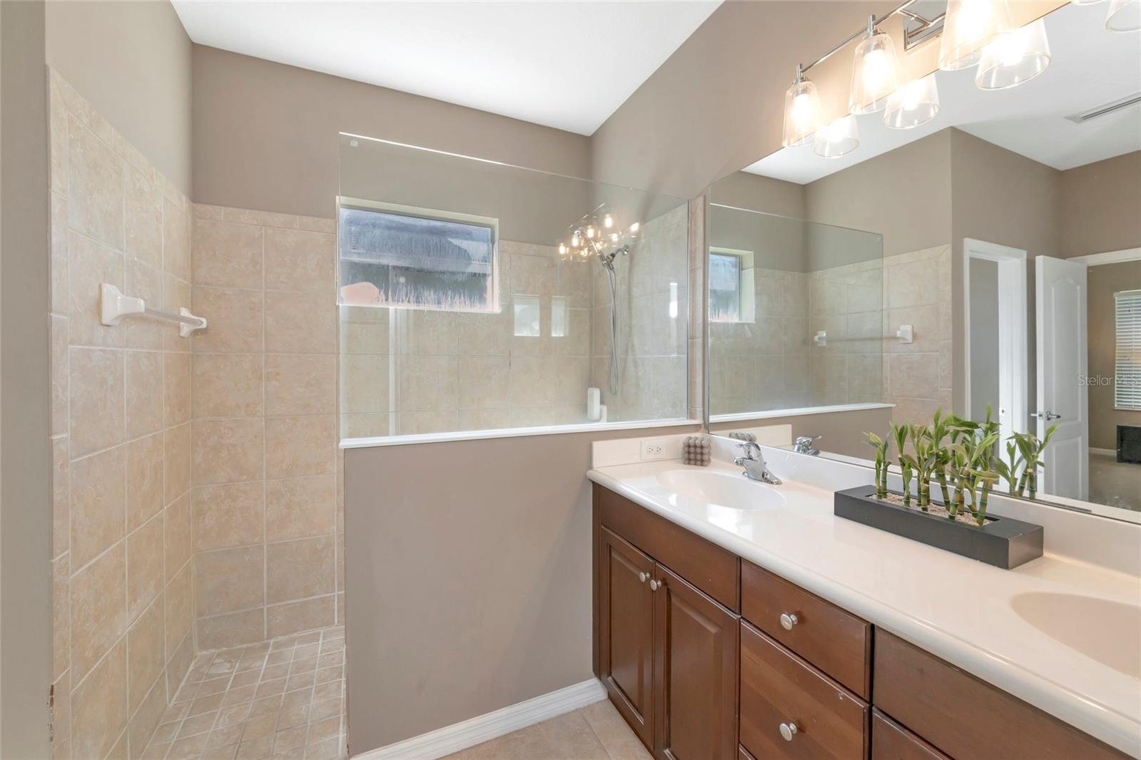 4930 NEWPORT NEWS CIR
