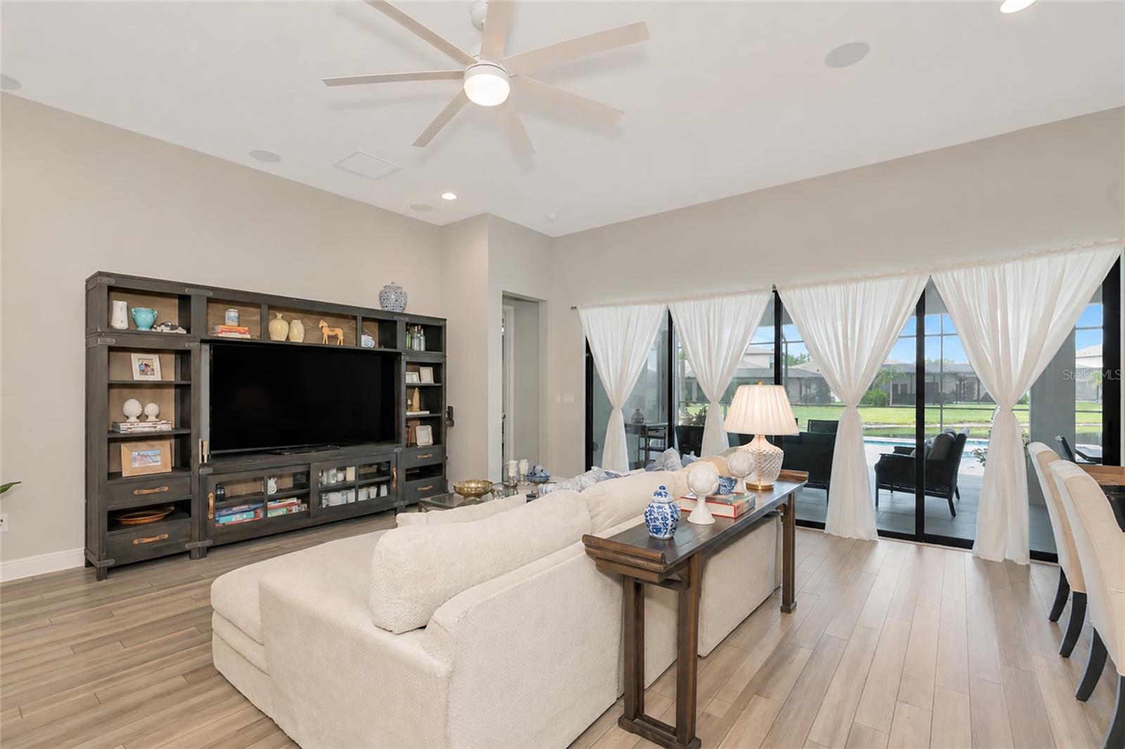 9211 ISABELLA CIR