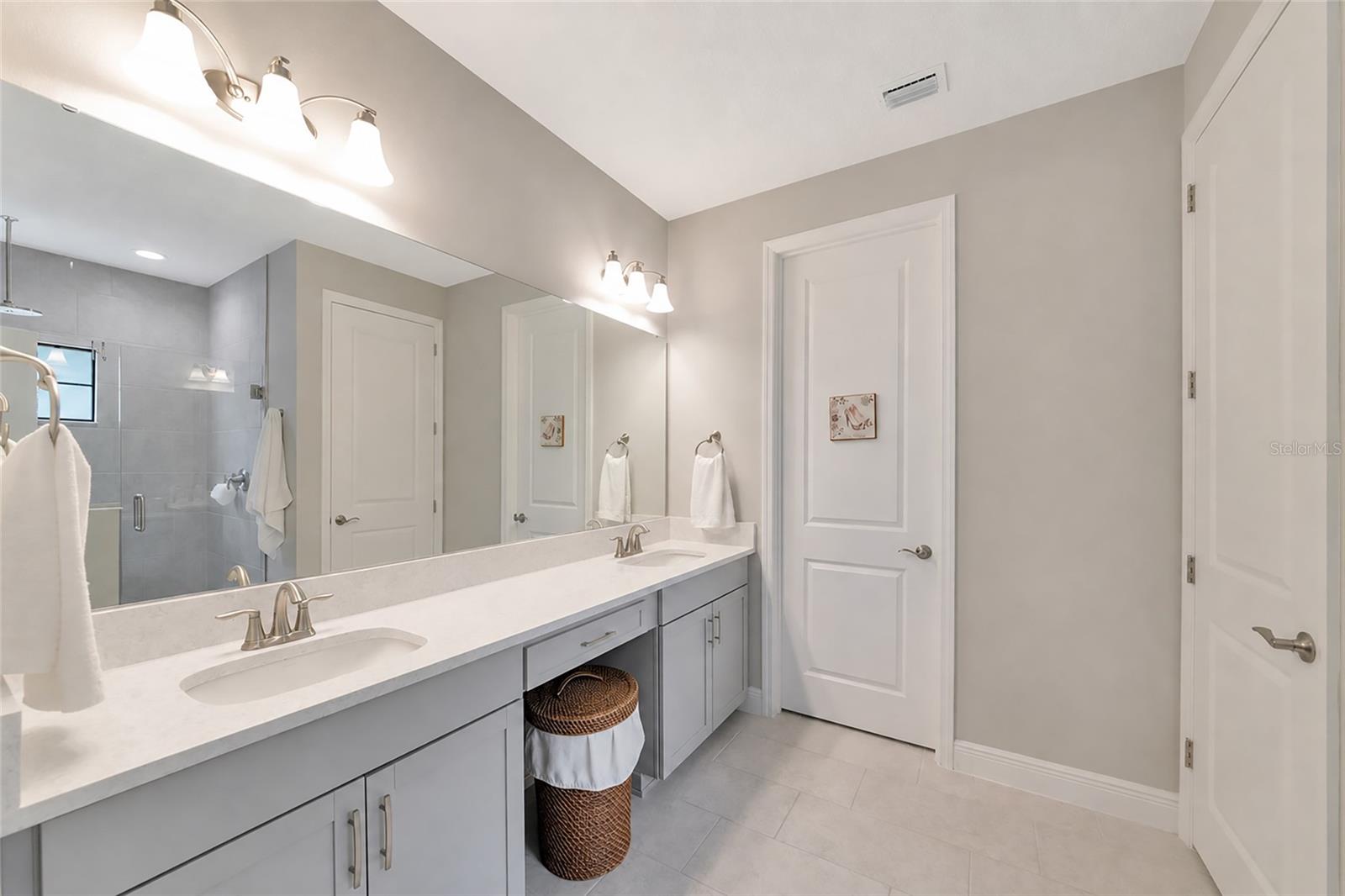 9211 ISABELLA CIR