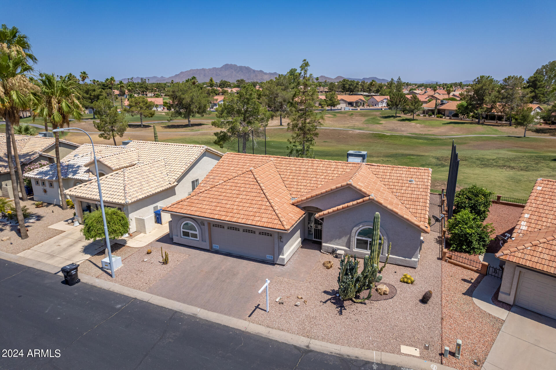 1561 E Bellerive Court