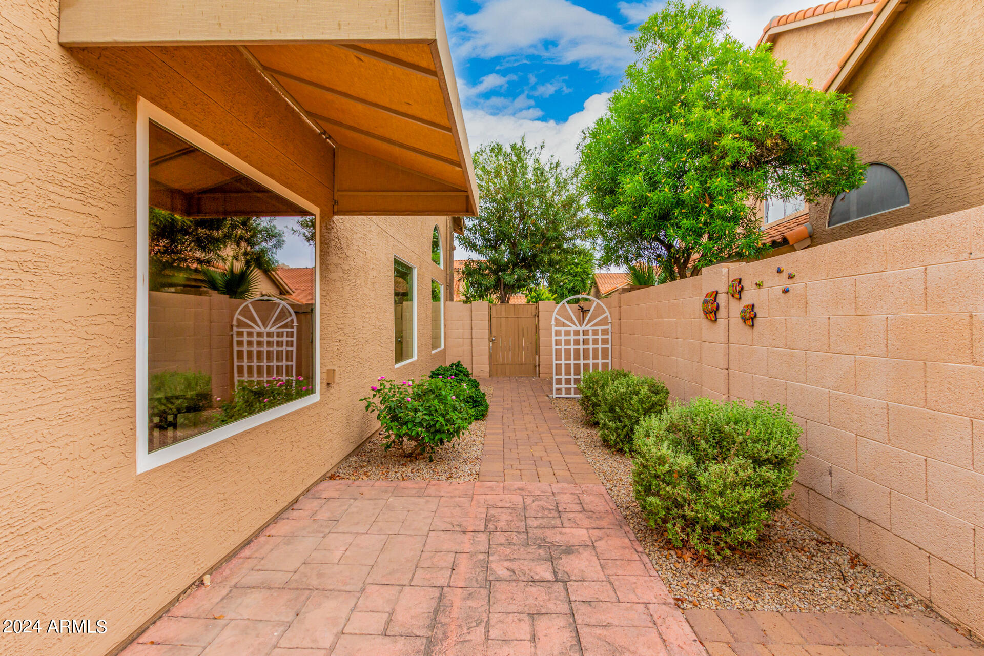 9231 E CAMINO DEL SANTO