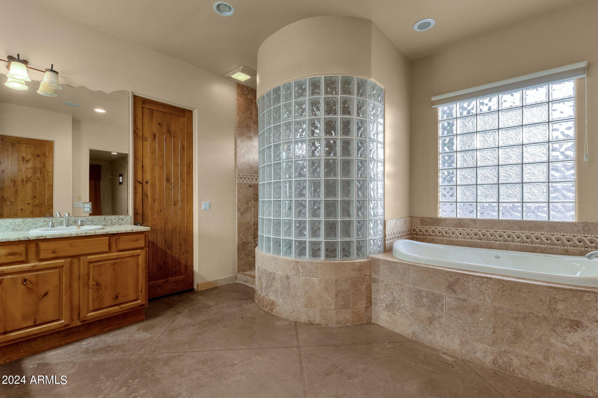 2138 E TIFFANY Court