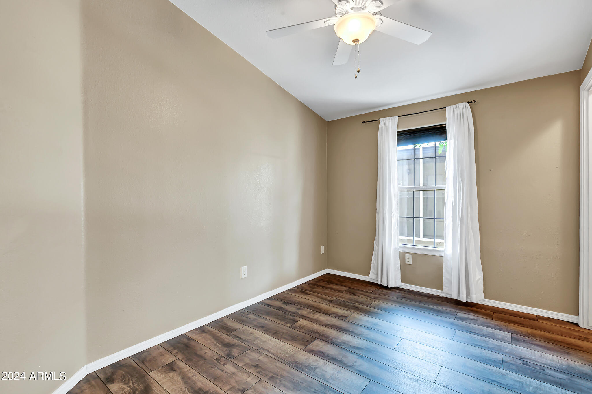 2401 W SOUTHERN Avenue, 82