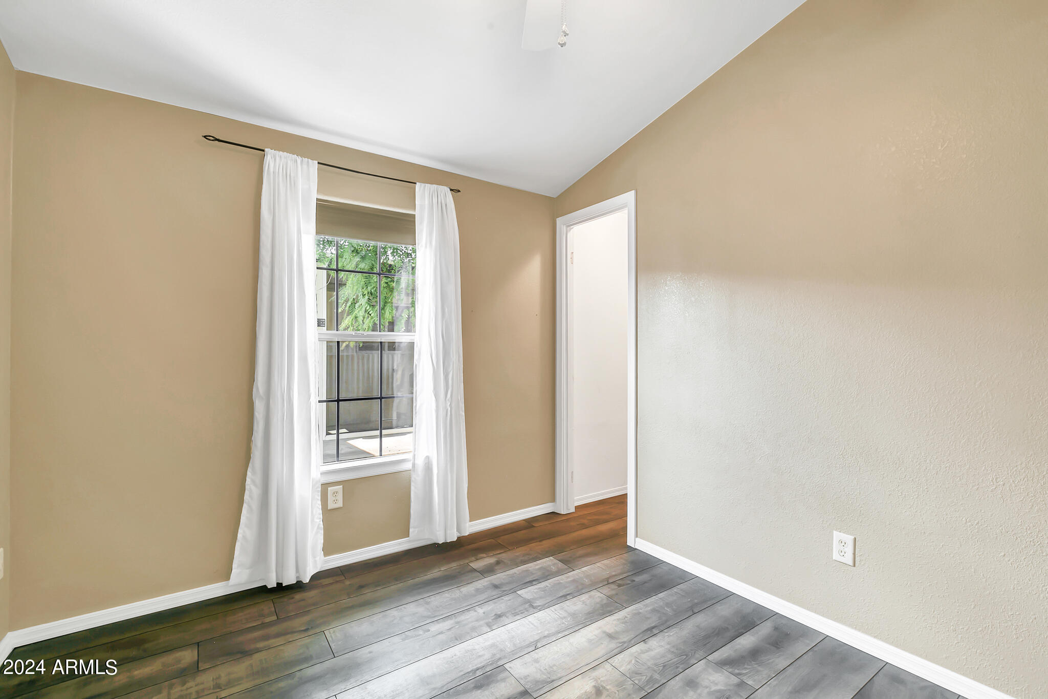 2401 W SOUTHERN Avenue, 82