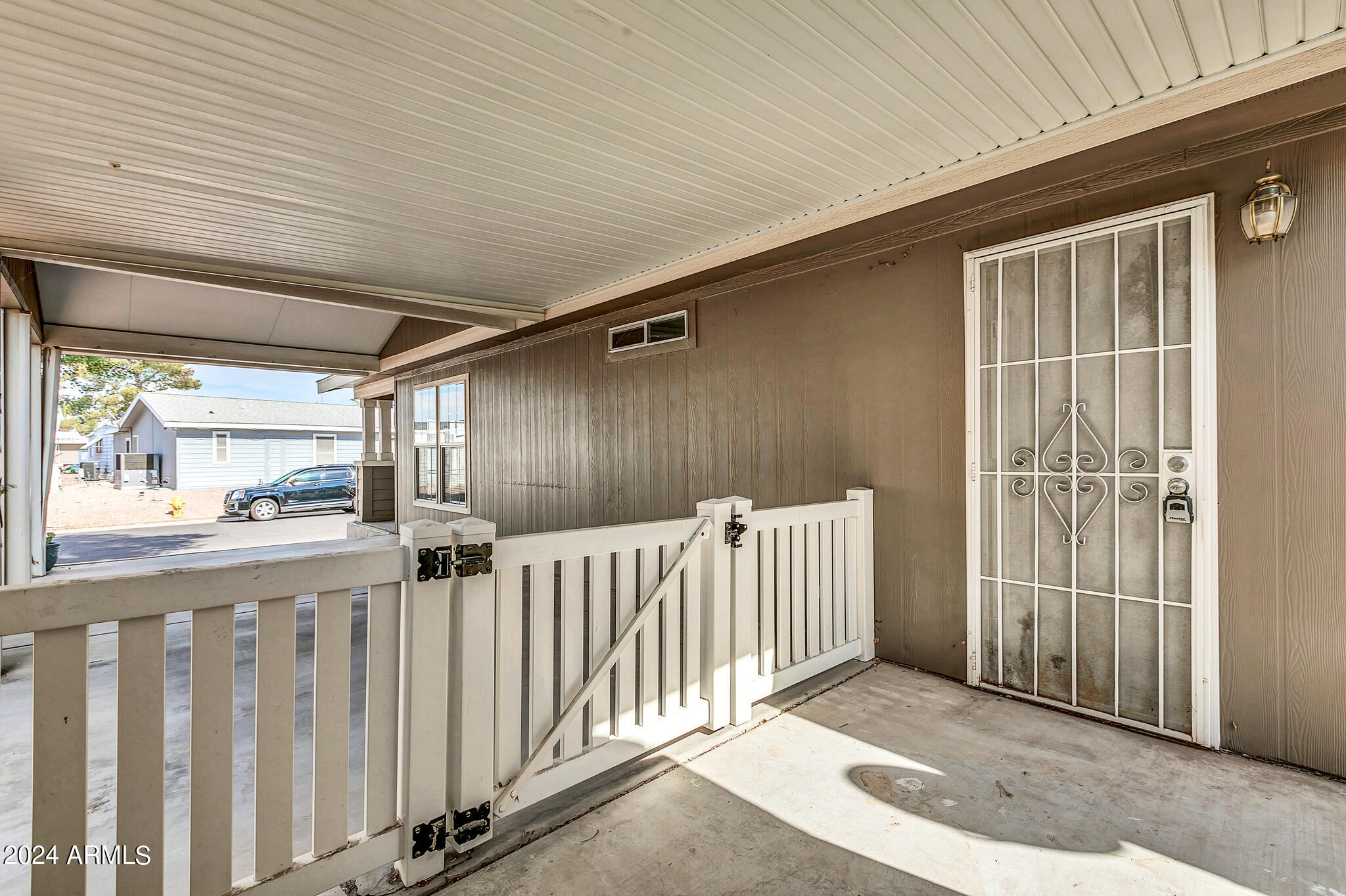 2401 W SOUTHERN Avenue, 82