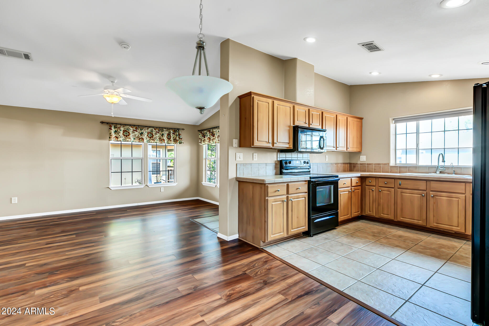2401 W SOUTHERN Avenue, 82