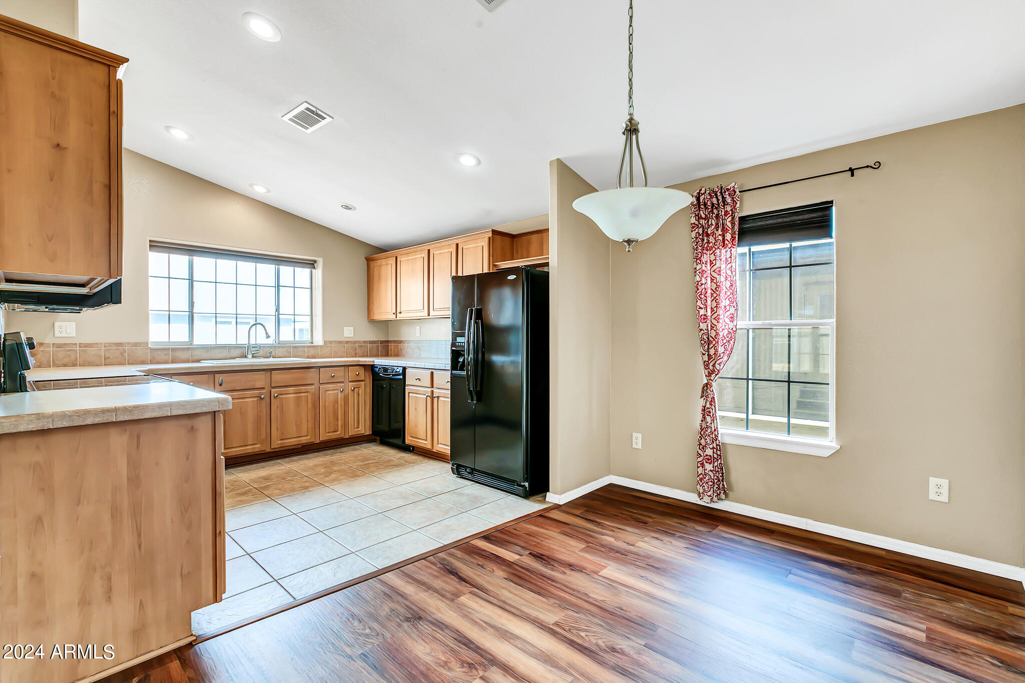 2401 W SOUTHERN Avenue, 82