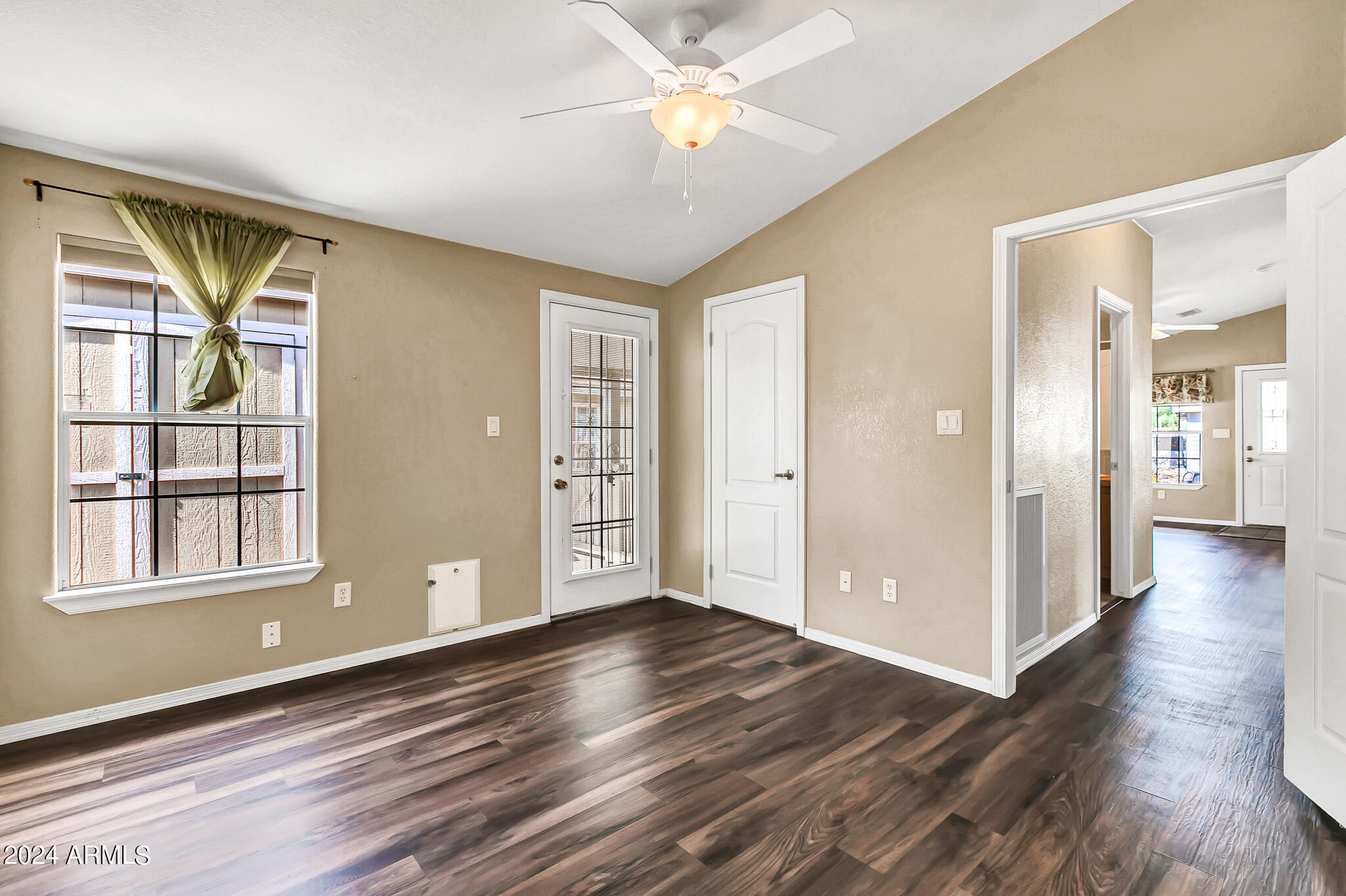 2401 W SOUTHERN Avenue, 82