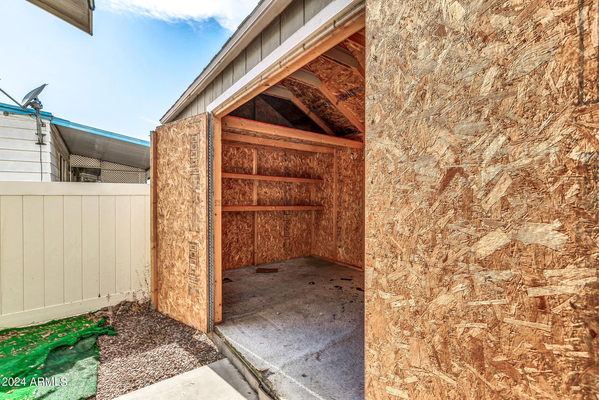 2401 W SOUTHERN Avenue, 82