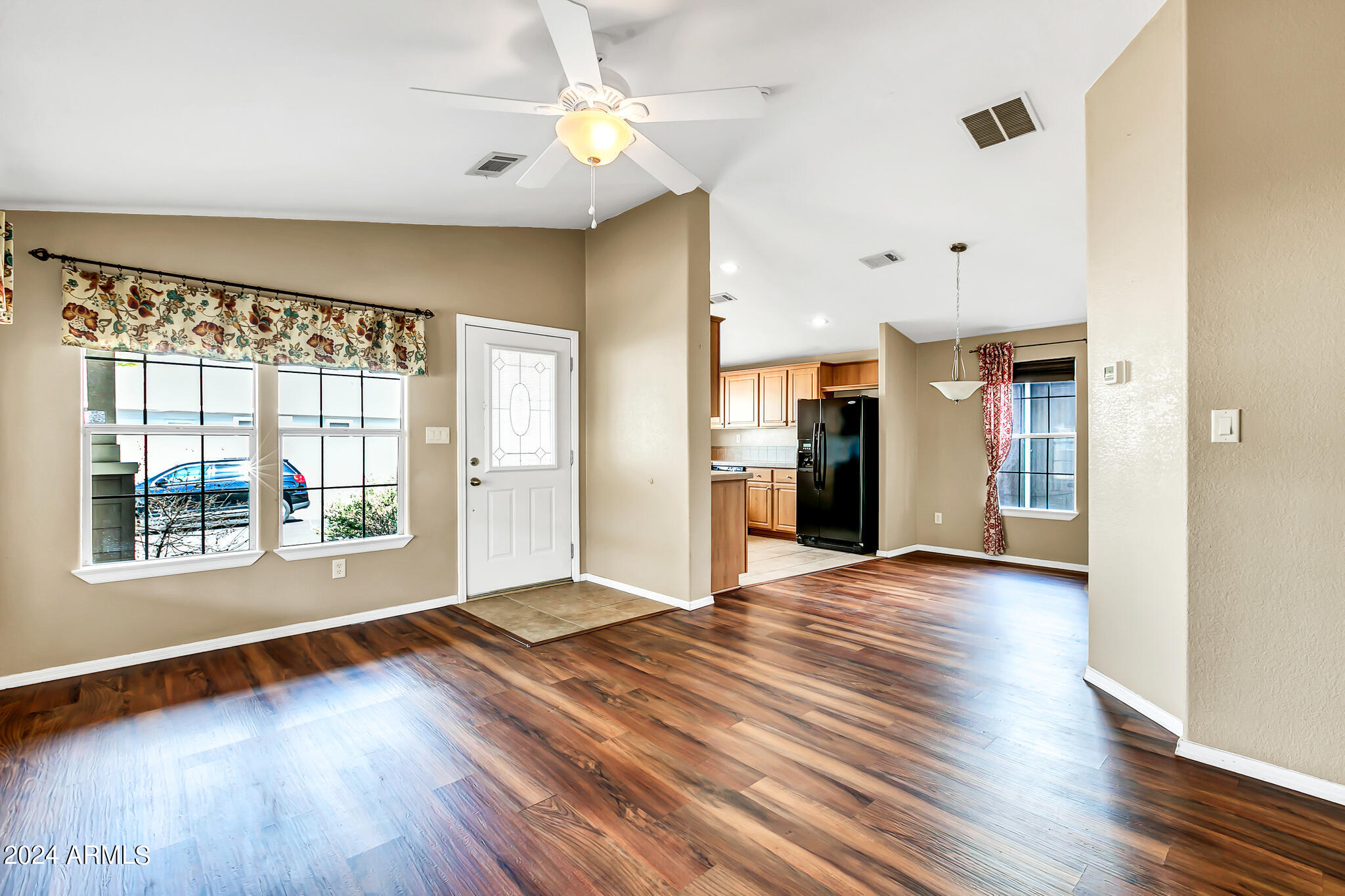 2401 W SOUTHERN Avenue, 82