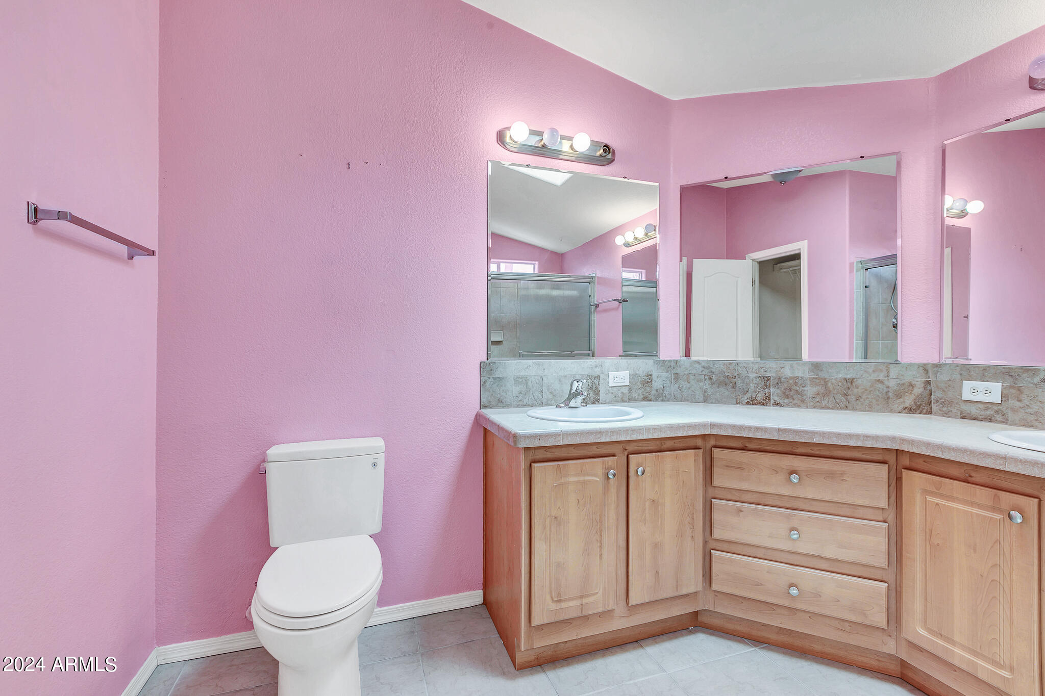 2401 W SOUTHERN Avenue, 82