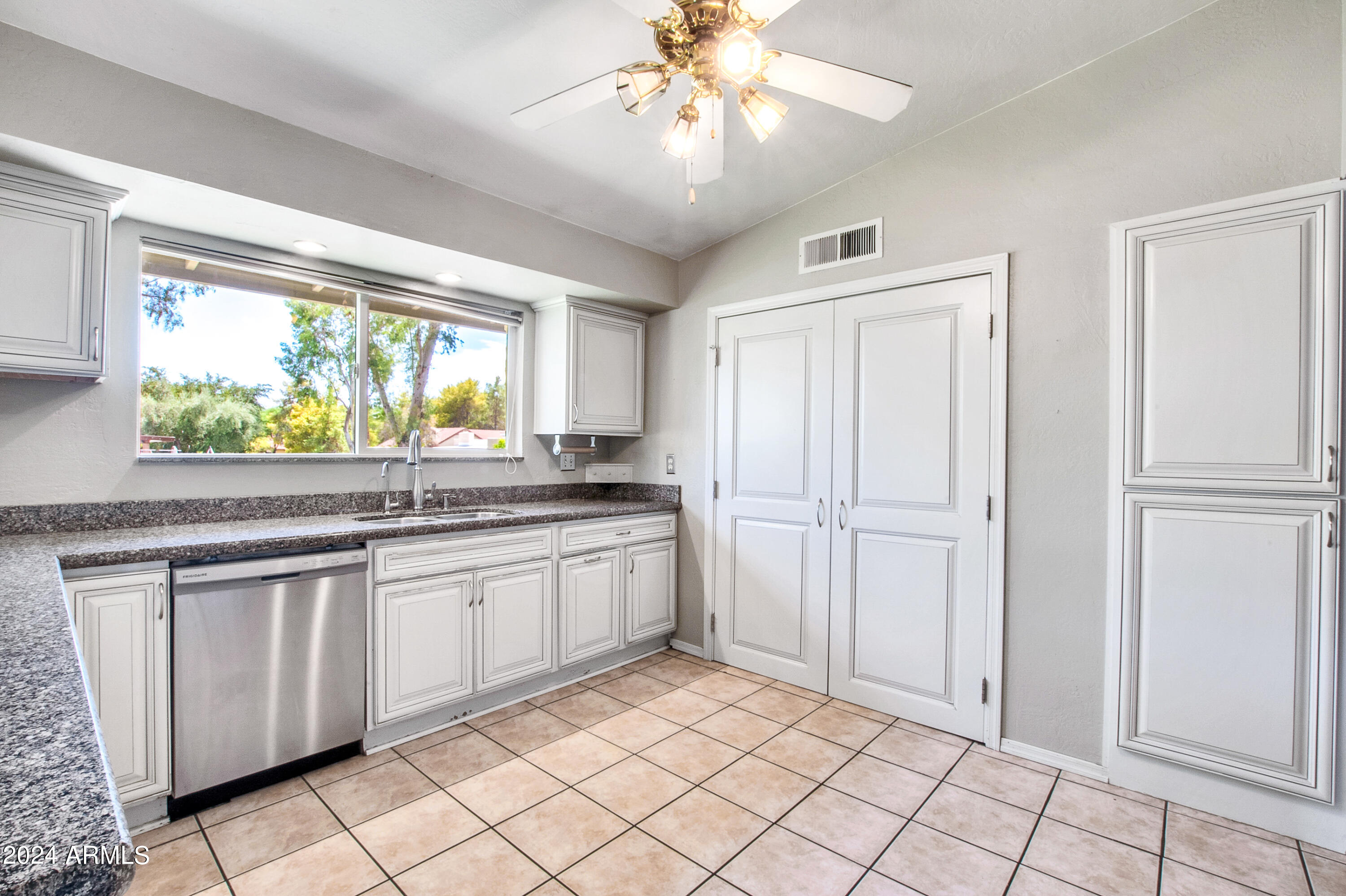 625 W GIBRALTAR Lane