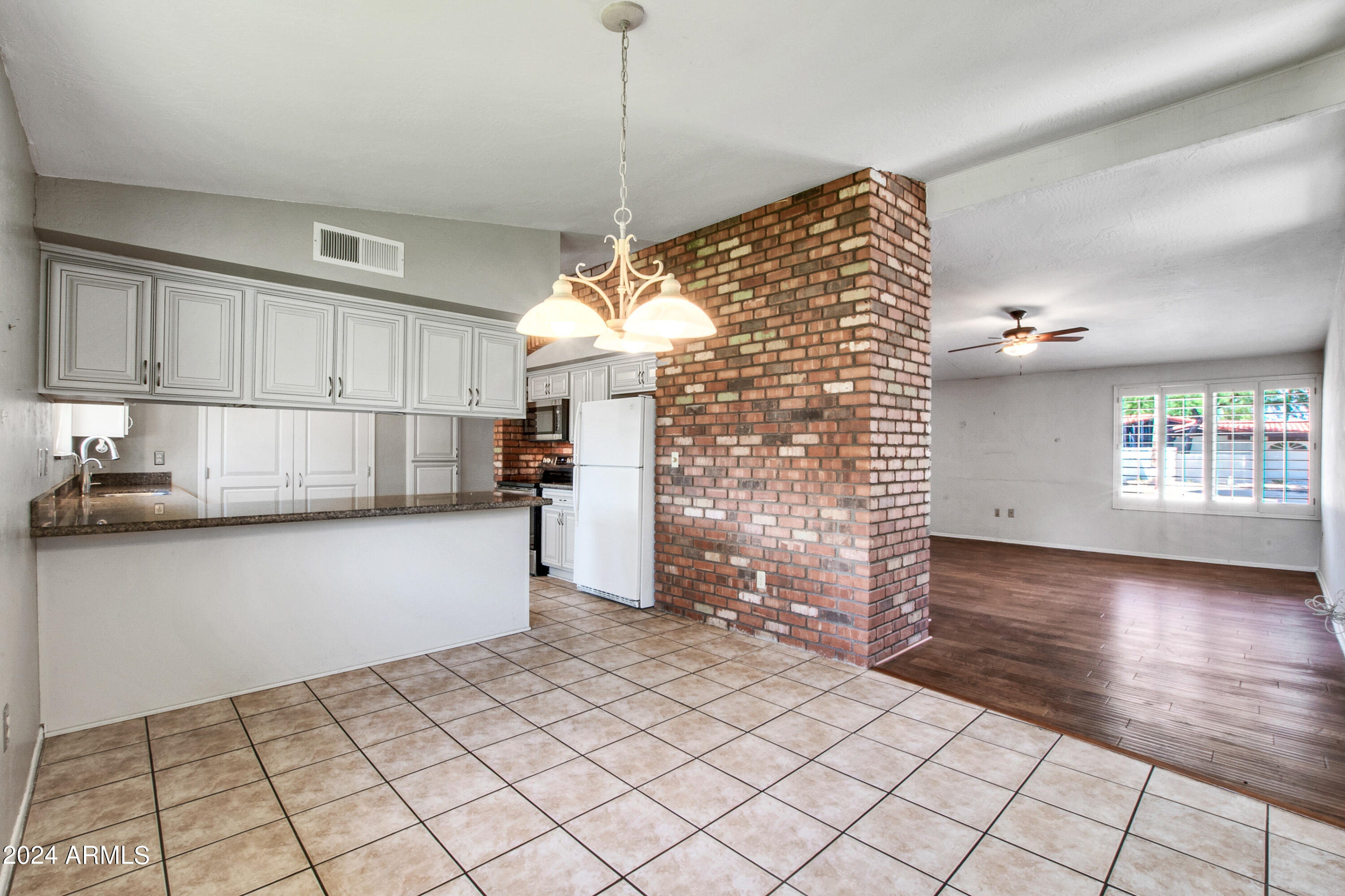 625 W GIBRALTAR Lane