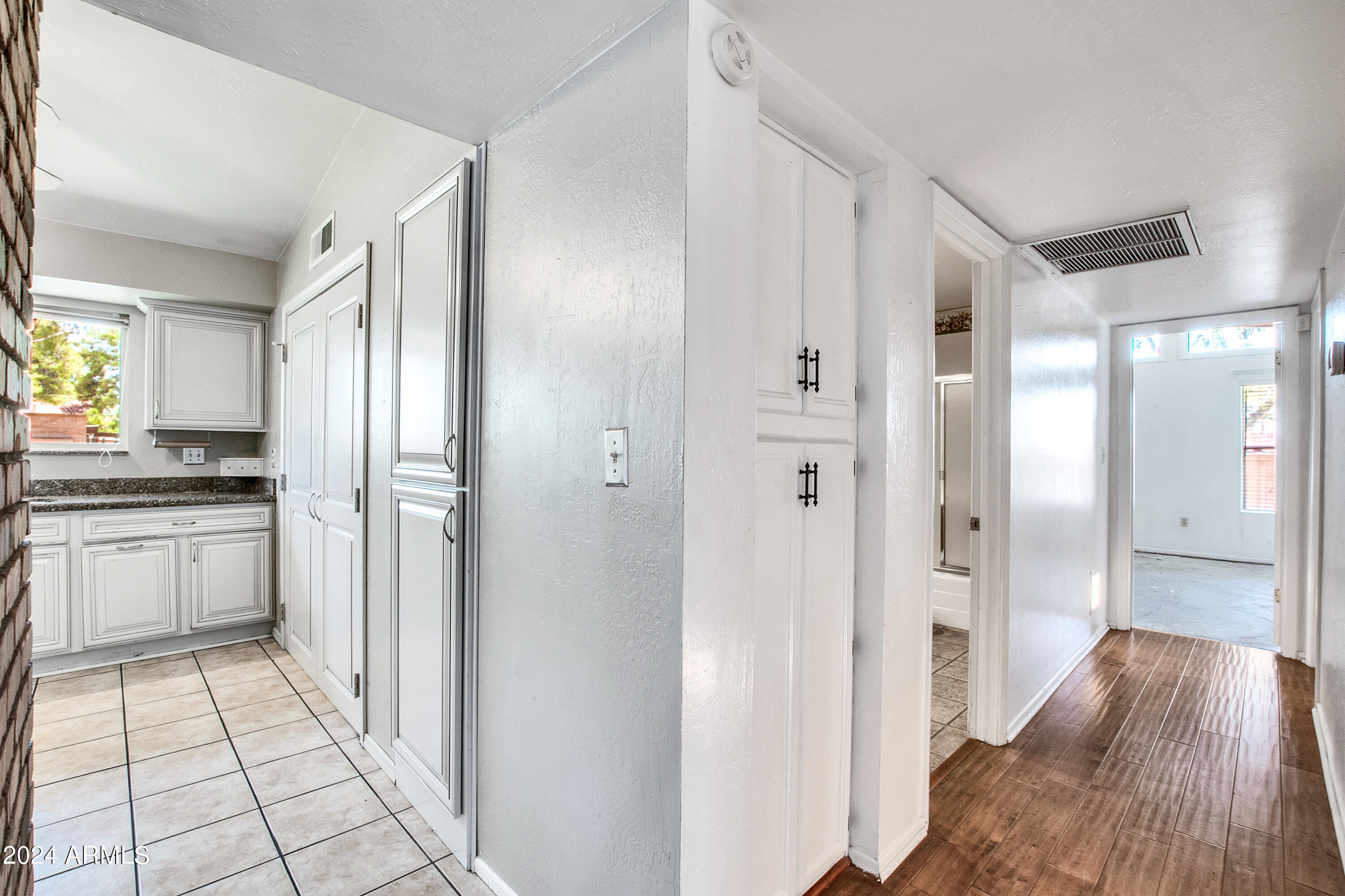 625 W GIBRALTAR Lane