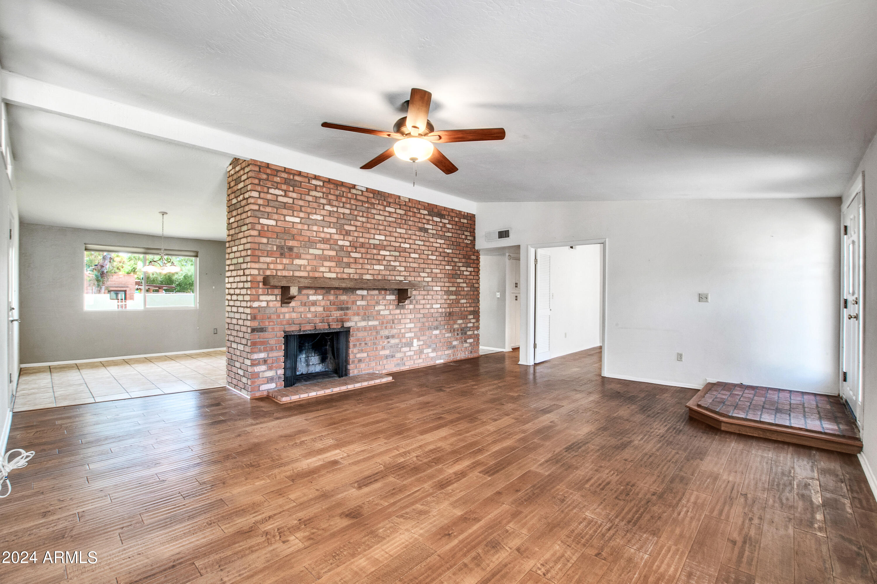 625 W GIBRALTAR Lane
