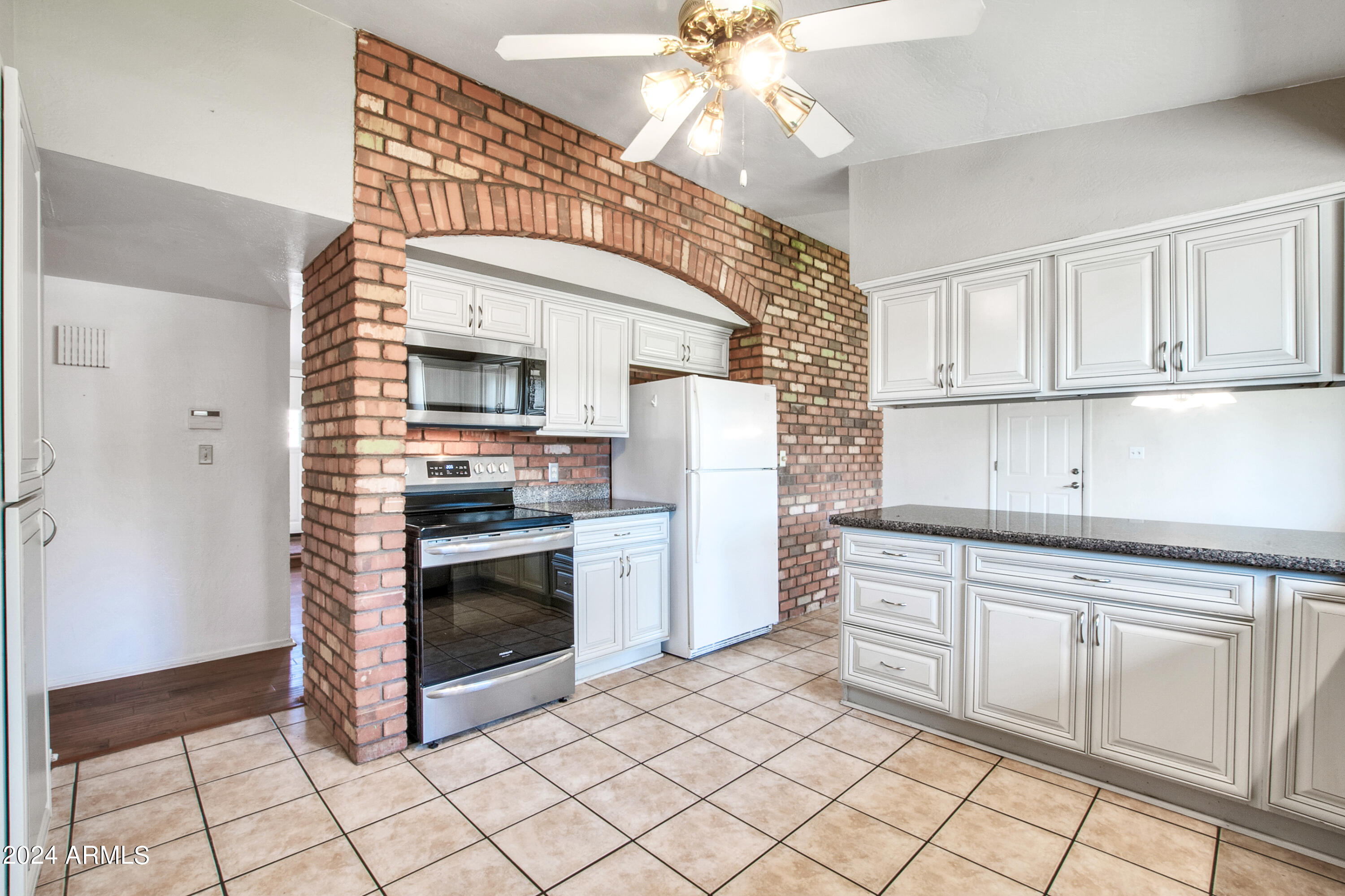625 W GIBRALTAR Lane