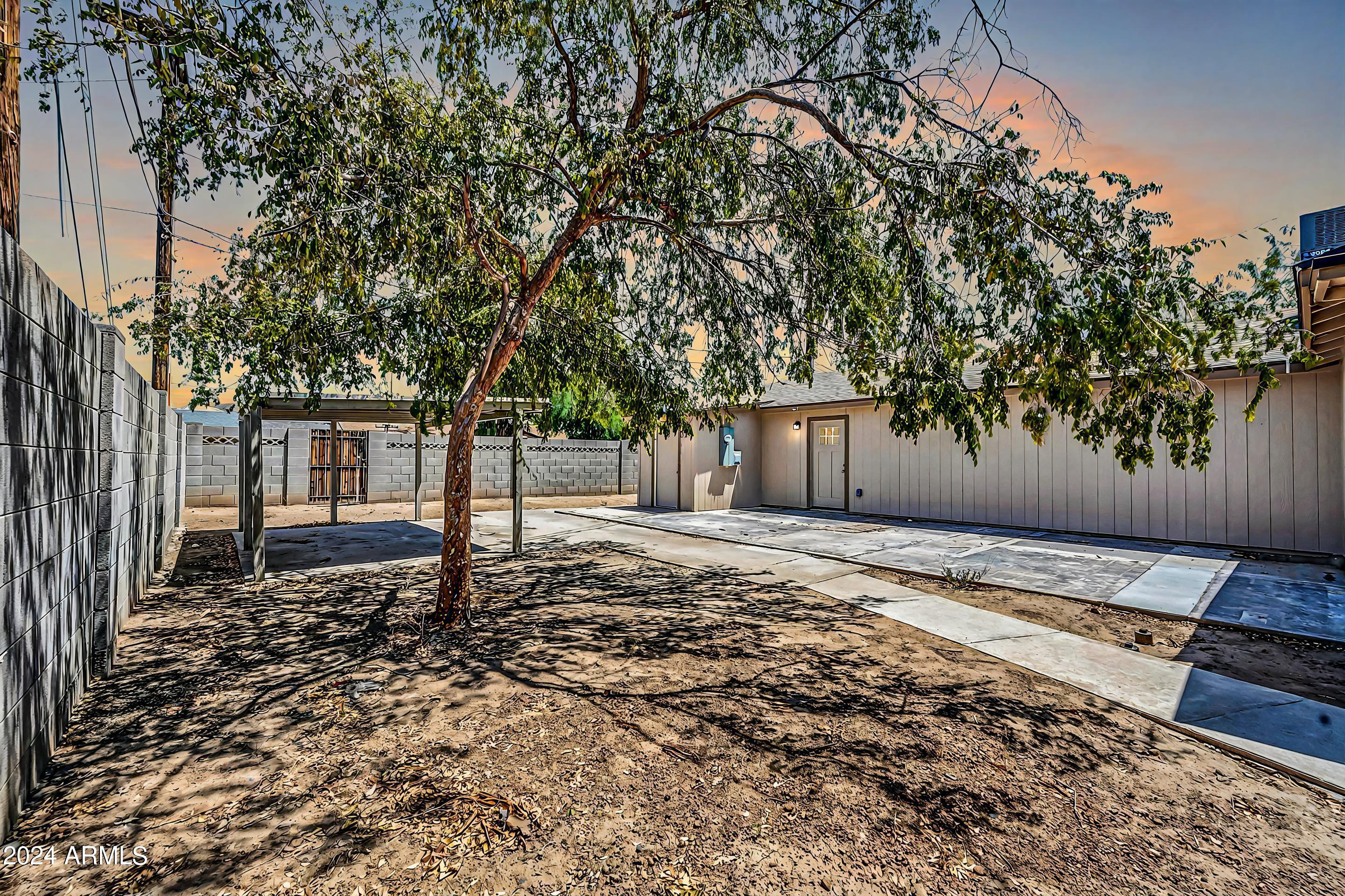 2902 W CACTUS Road