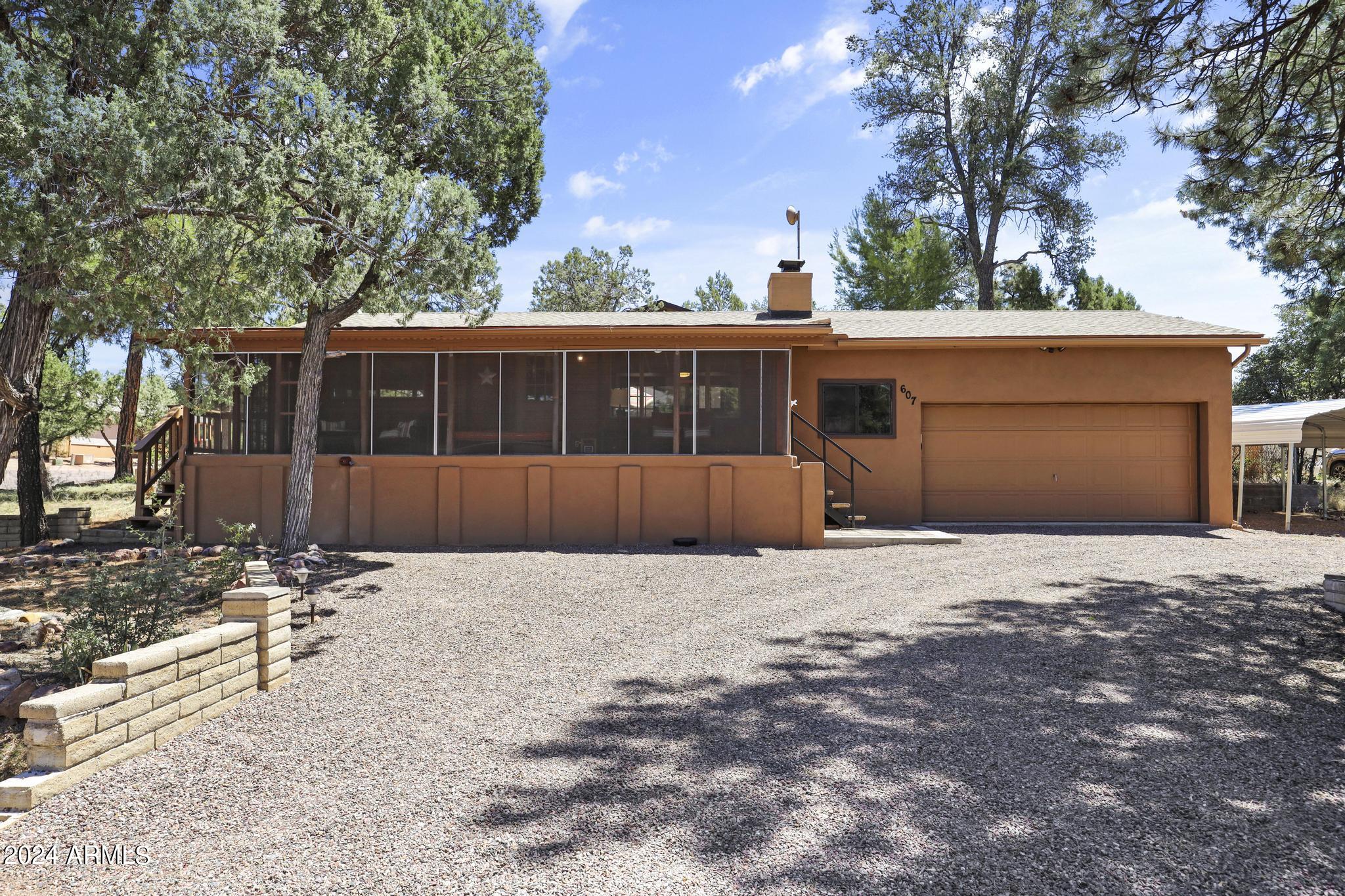 607 N EASY Street