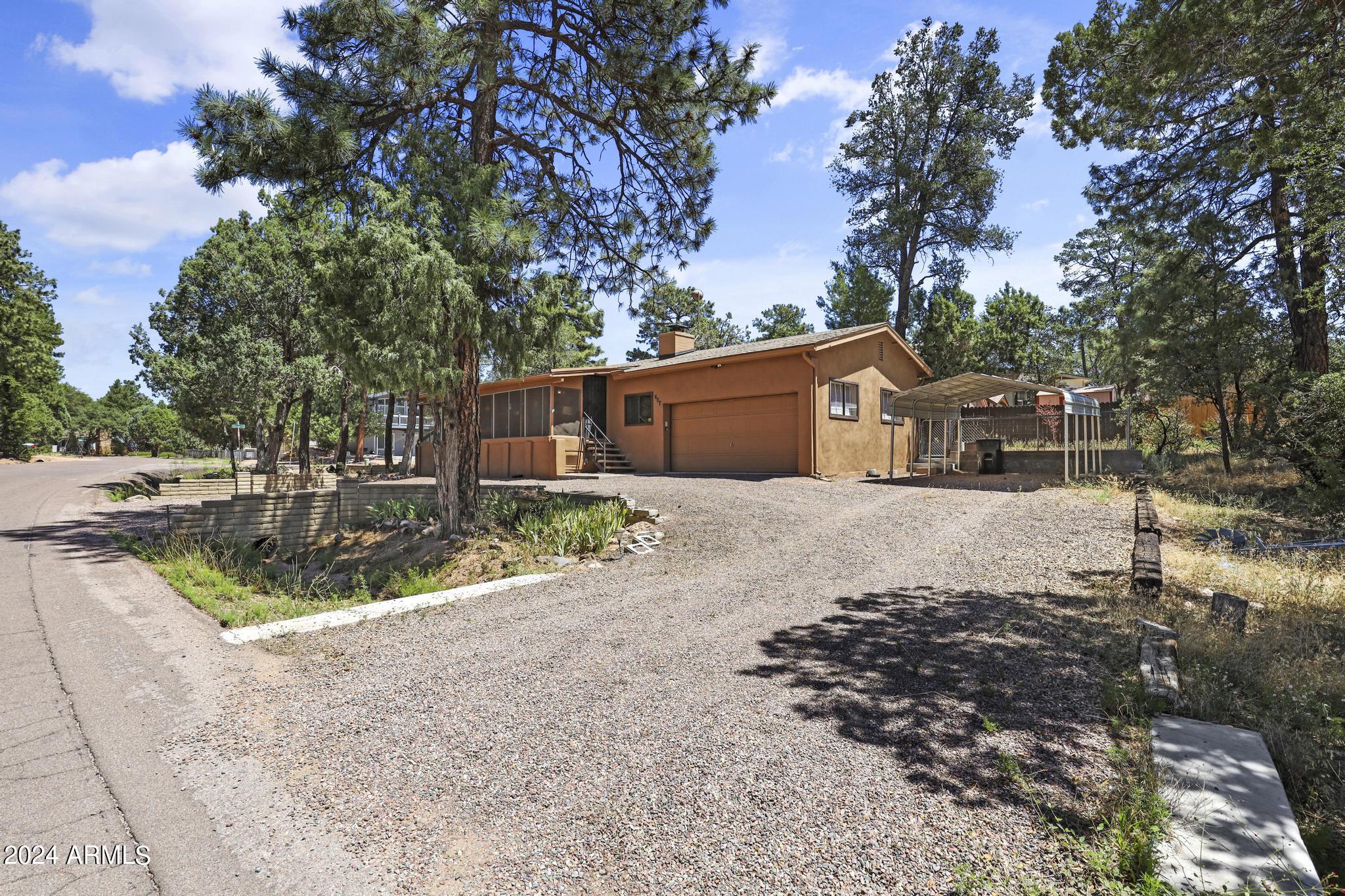 607 N EASY Street
