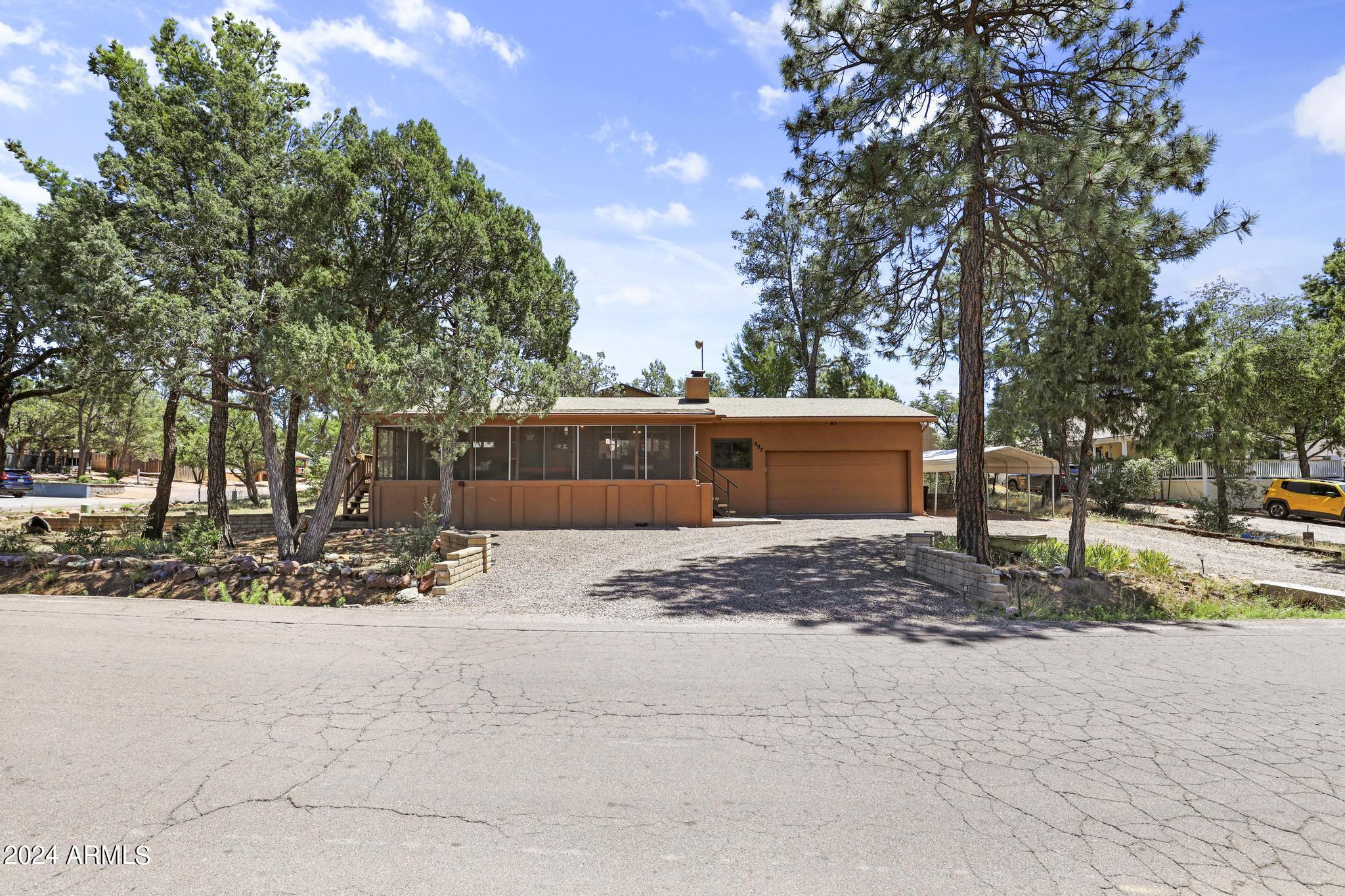 607 N EASY Street