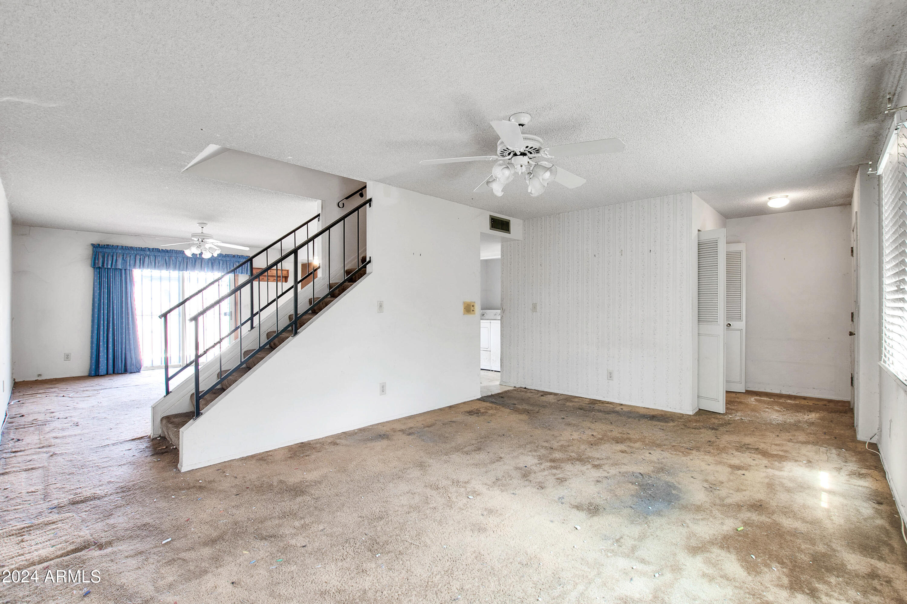 2931 E FAIRMOUNT Avenue