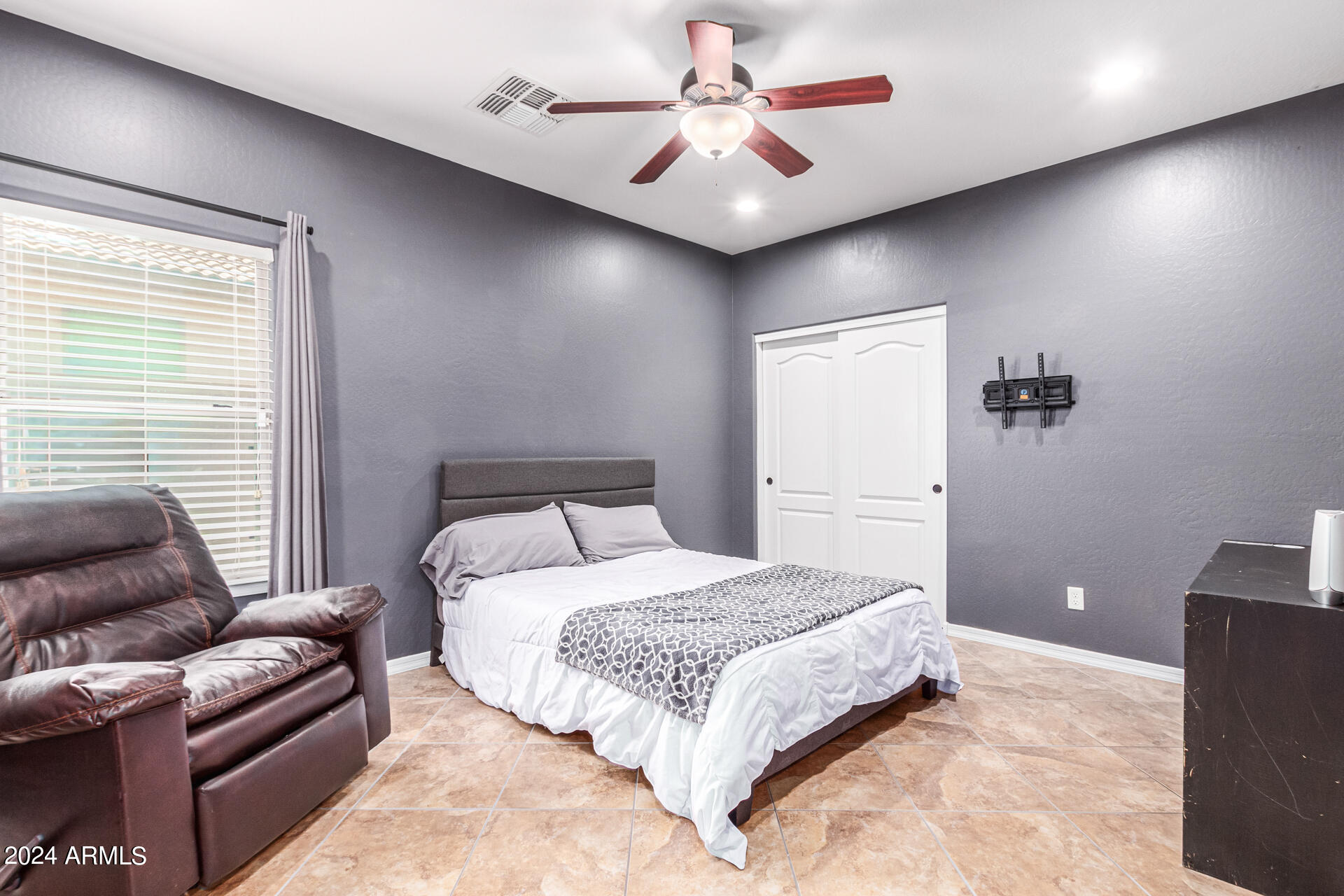 59 W BURKHALTER Drive