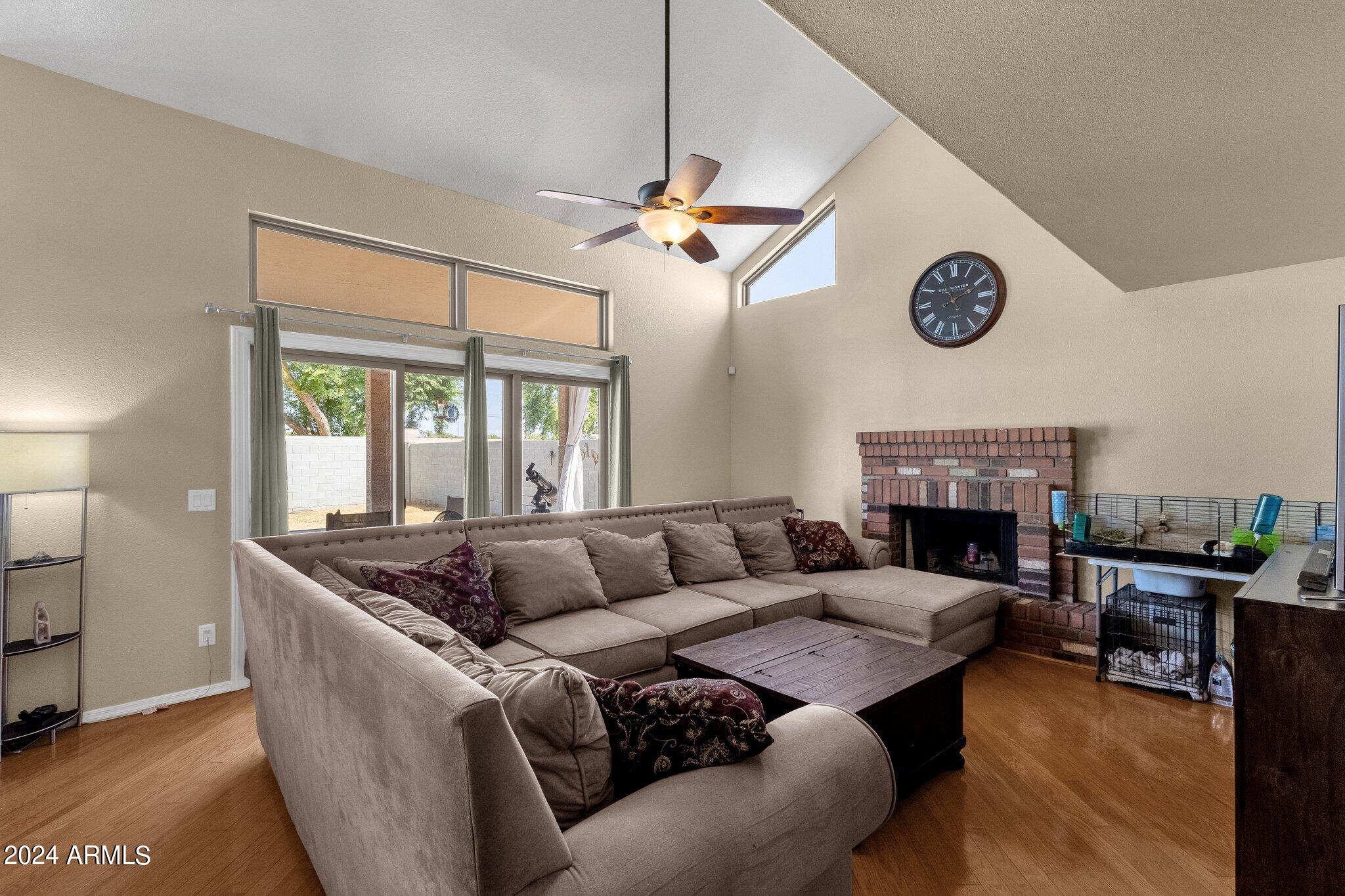 532 W CENTURY Avenue