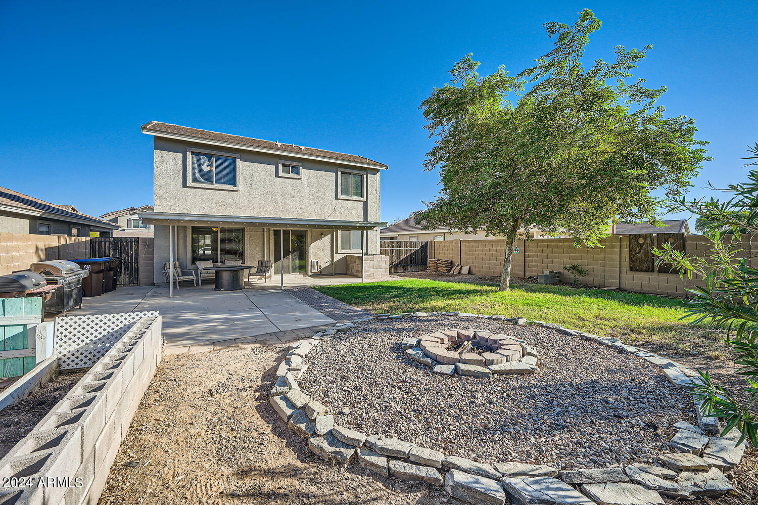 2475 W DESERT SPRING Way