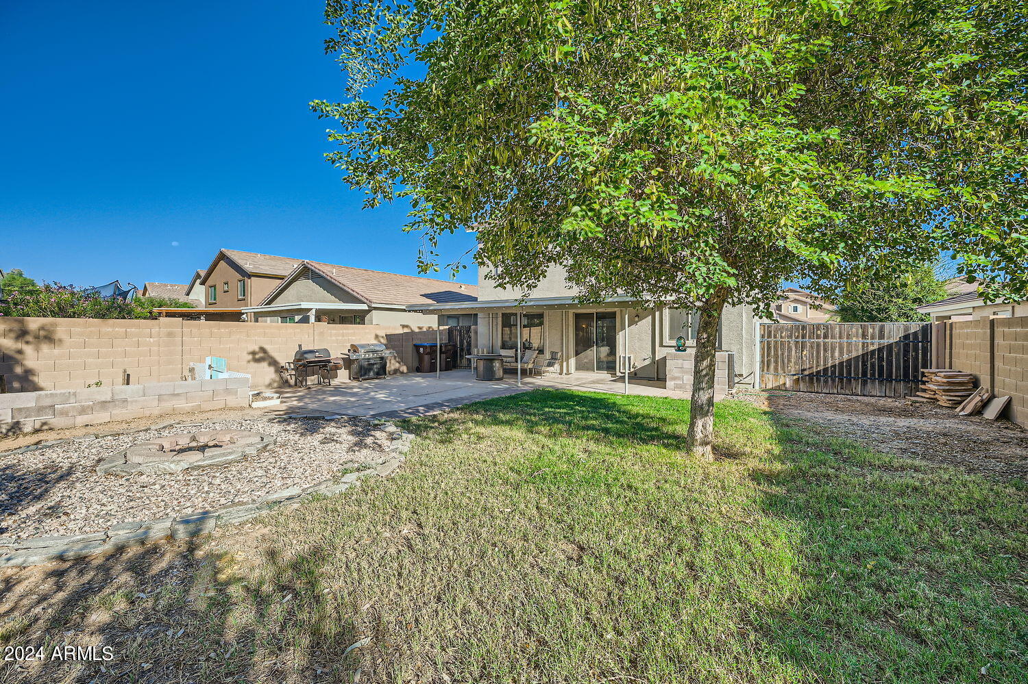 2475 W DESERT SPRING Way