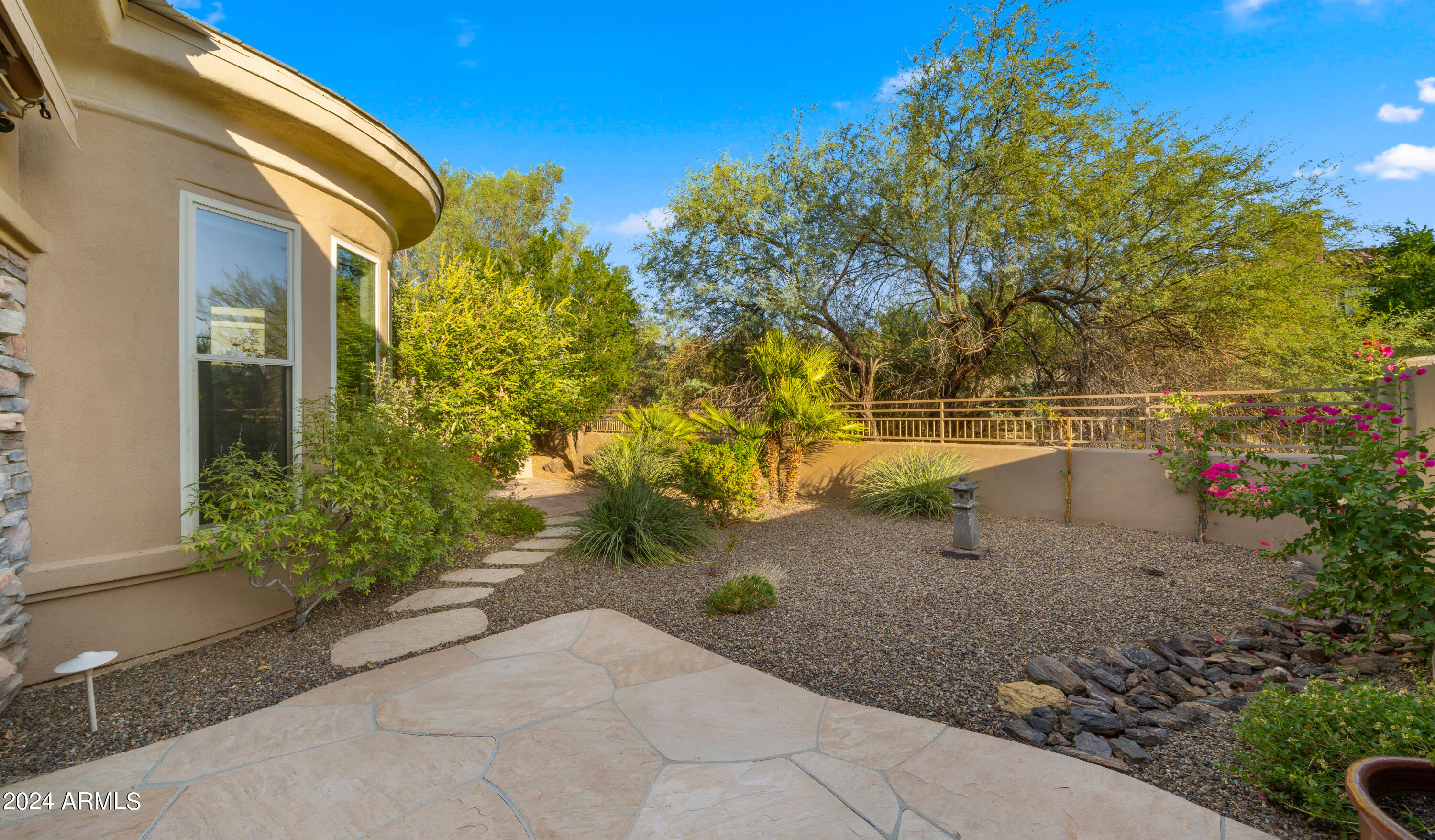 8411 E WINDRUNNER Drive