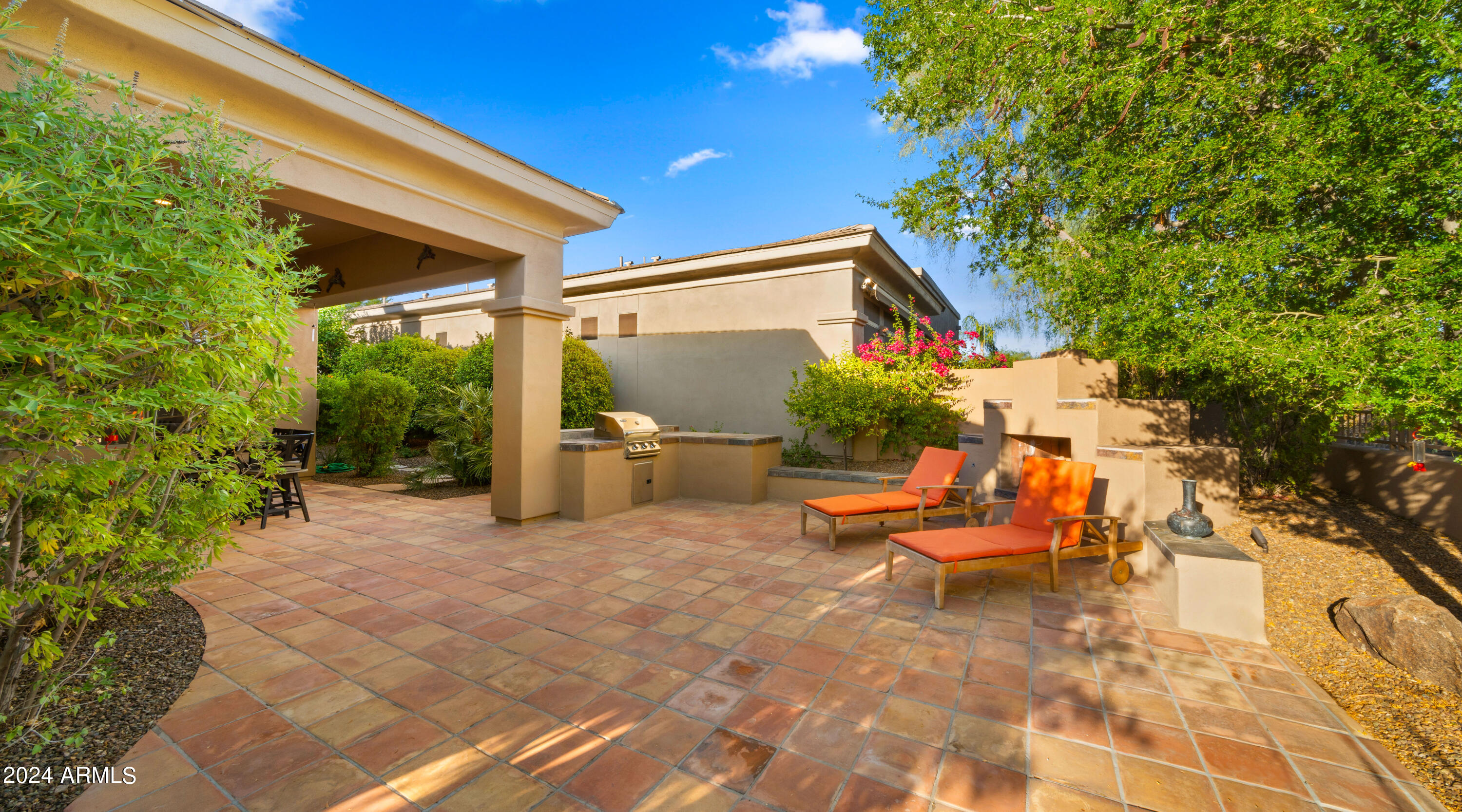 8411 E WINDRUNNER Drive