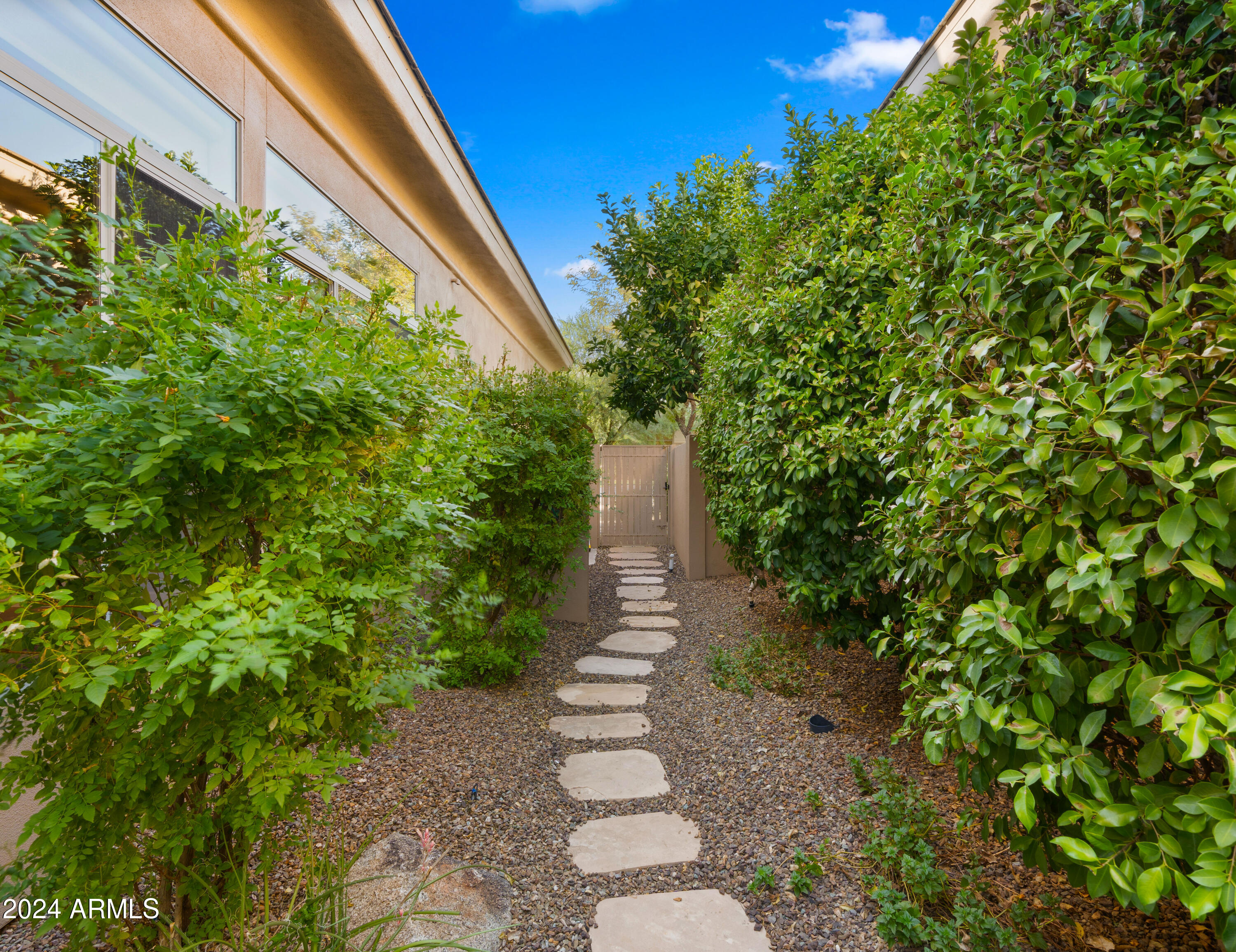 8411 E WINDRUNNER Drive