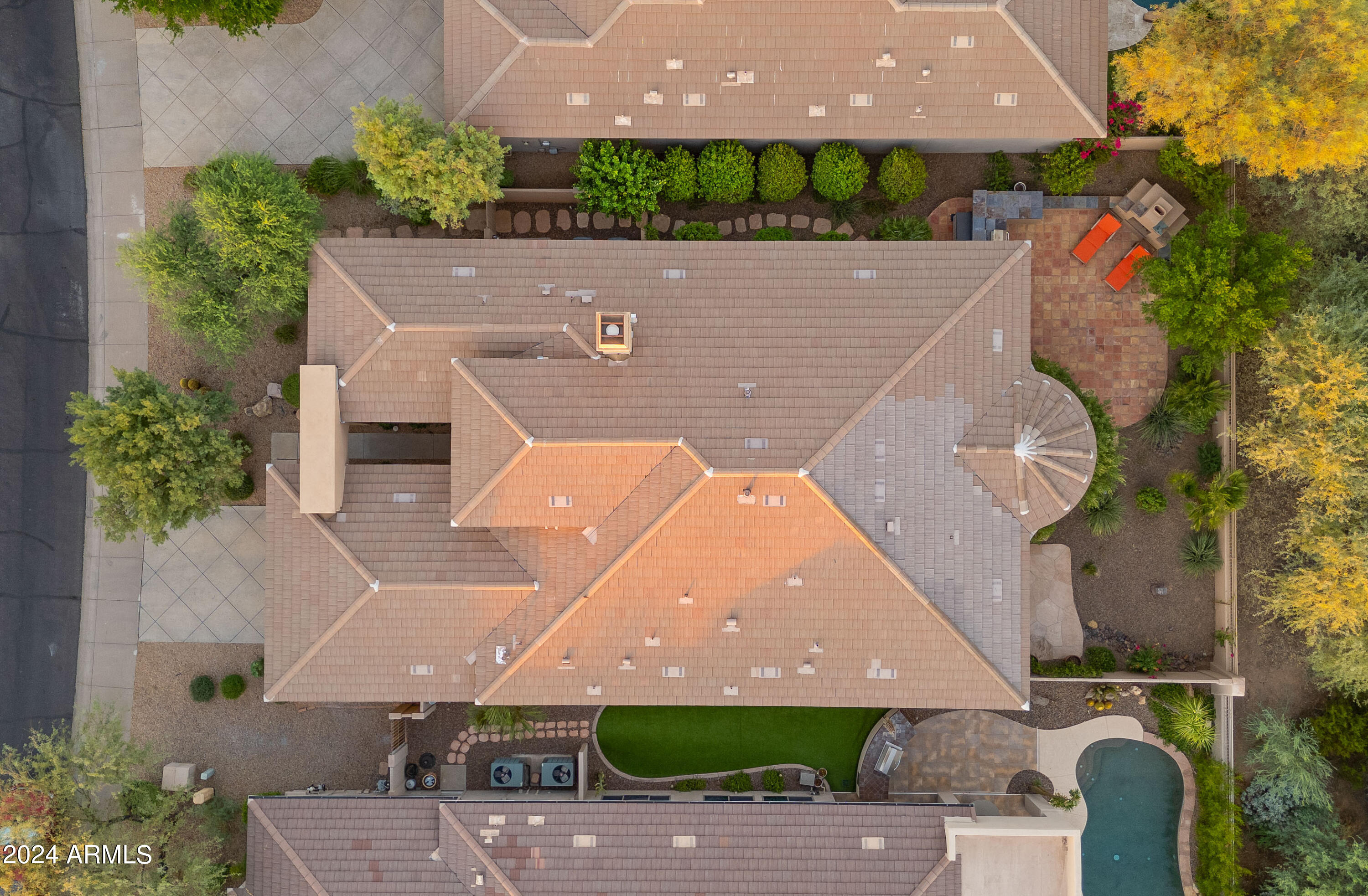 8411 E WINDRUNNER Drive