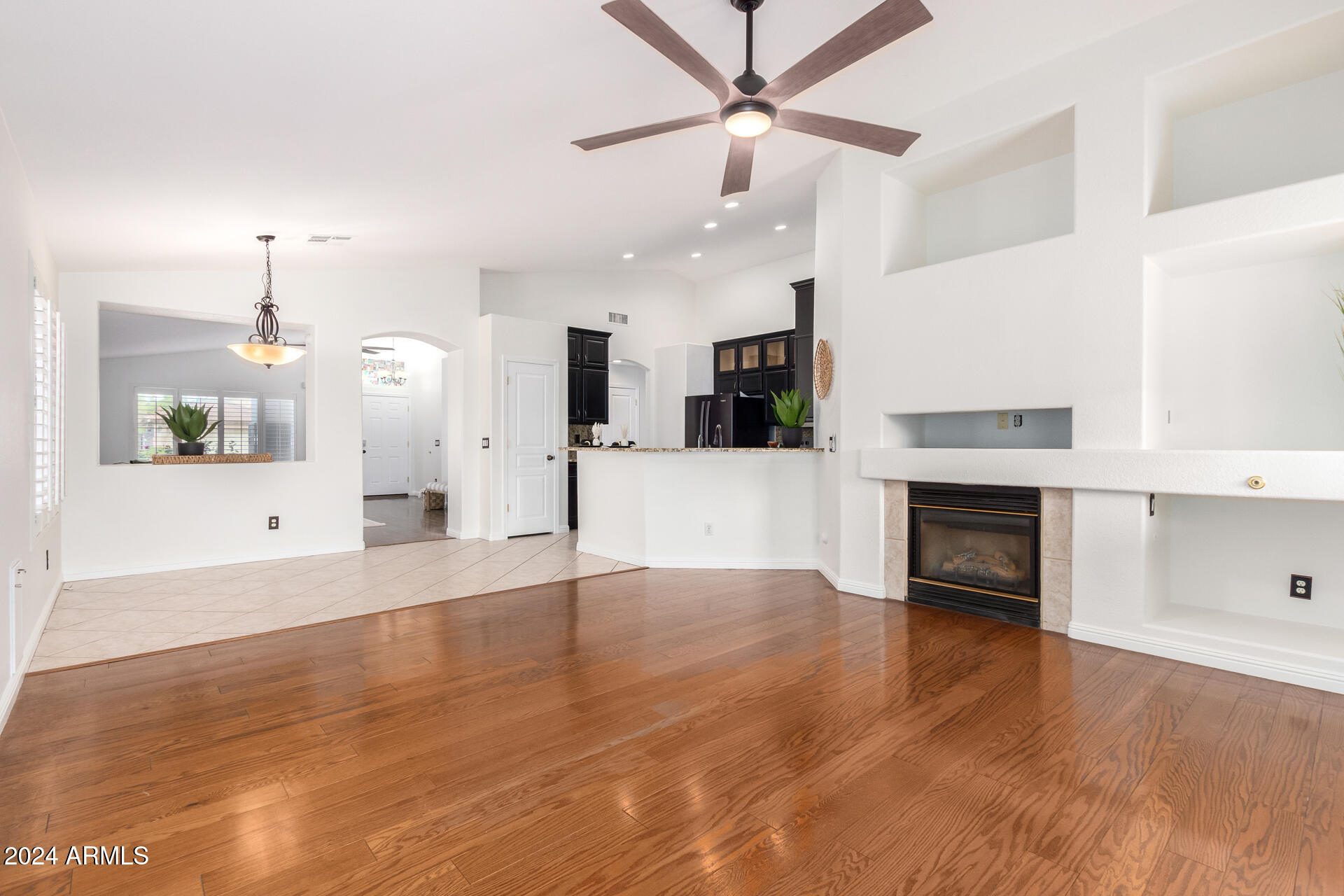 453 W THOMPSON Place
