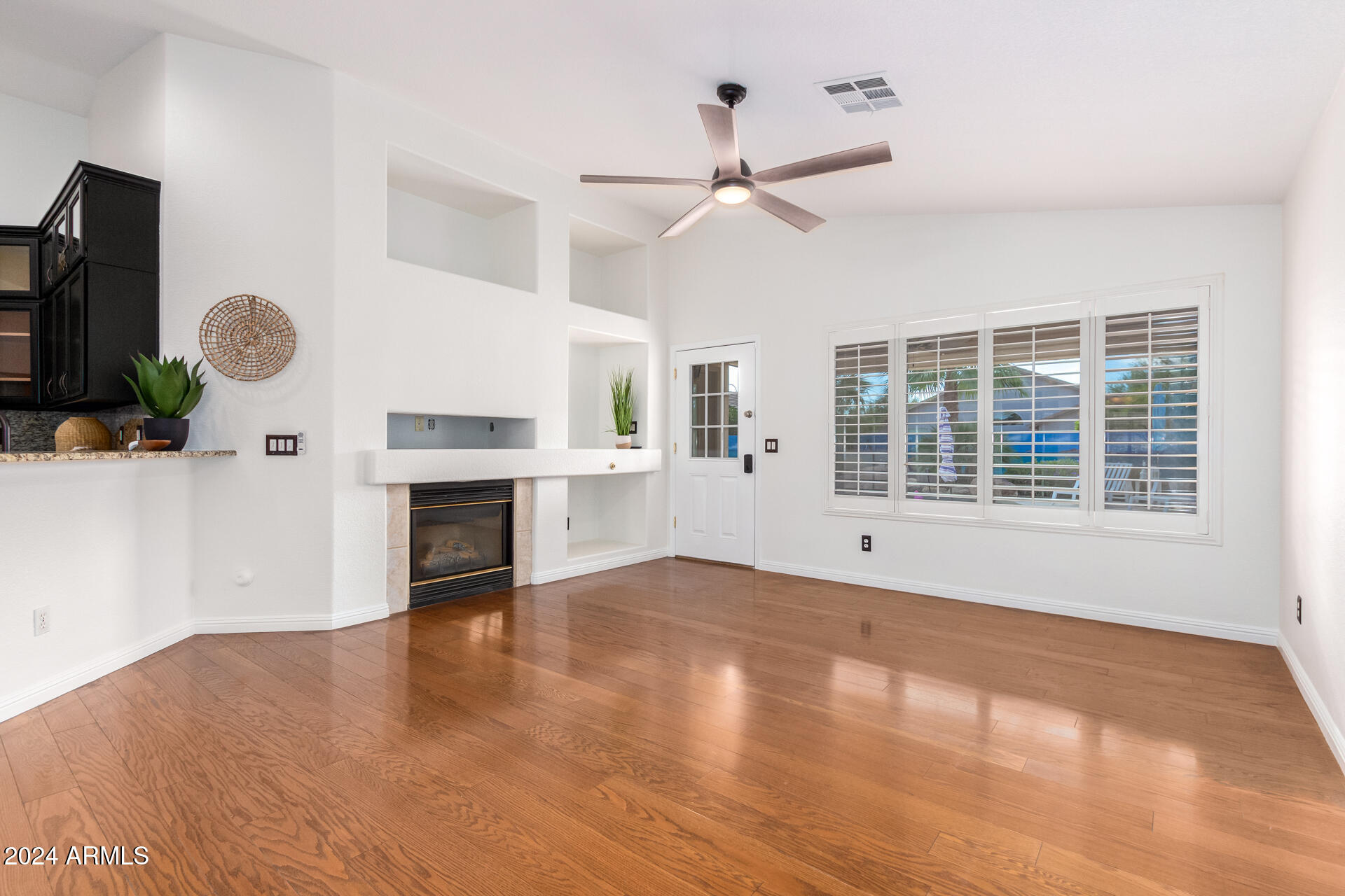 453 W THOMPSON Place