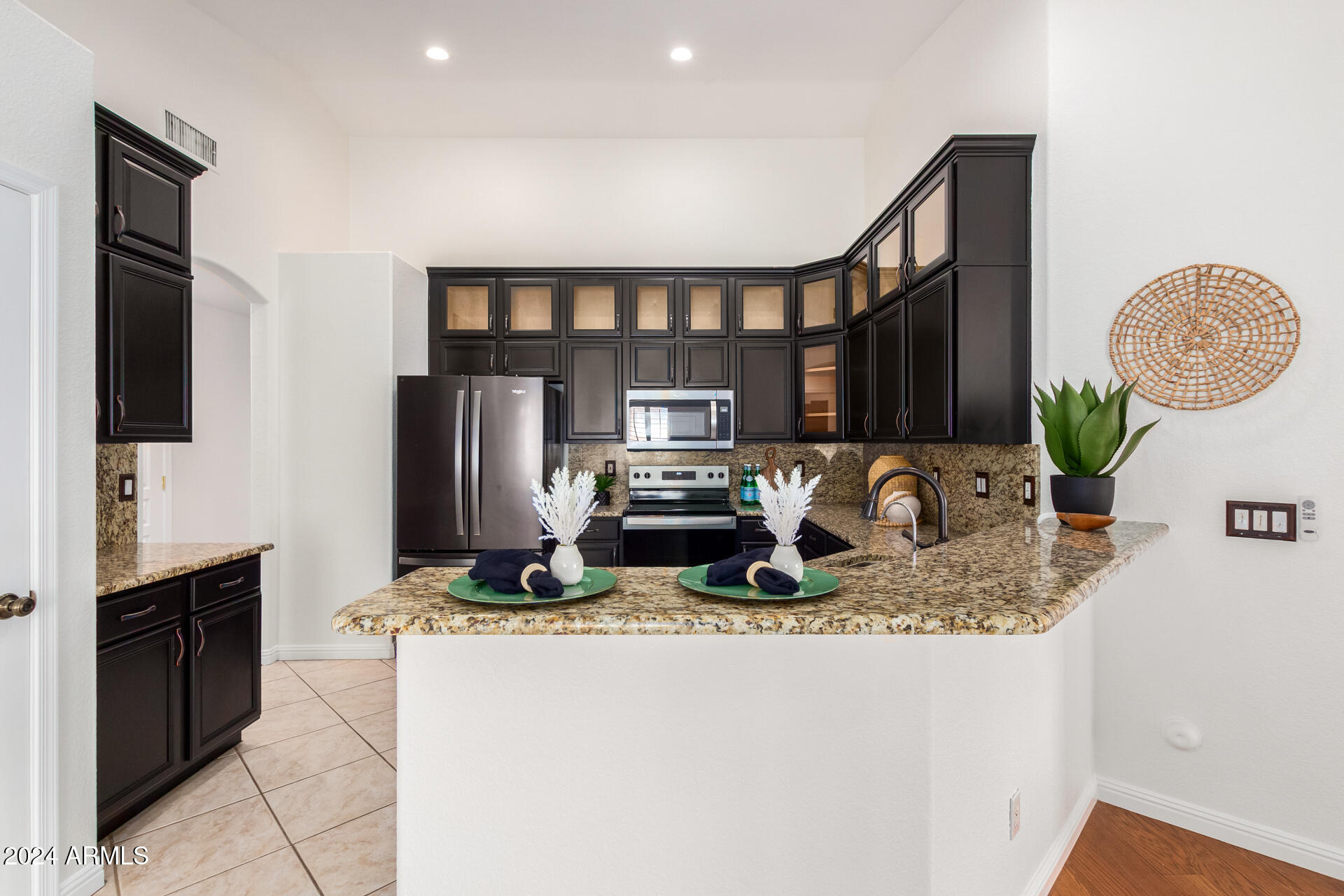 453 W THOMPSON Place