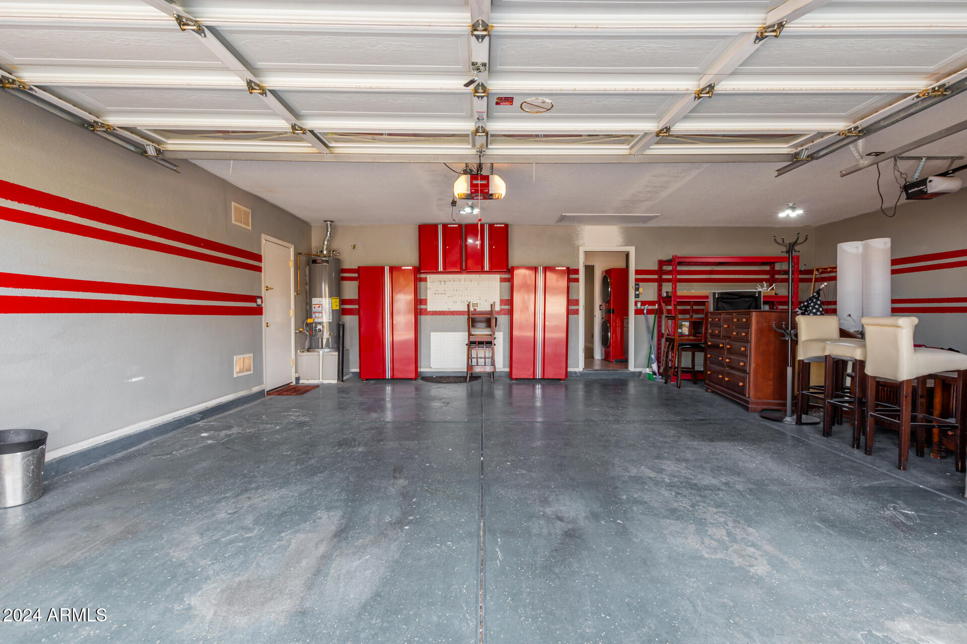 453 W THOMPSON Place