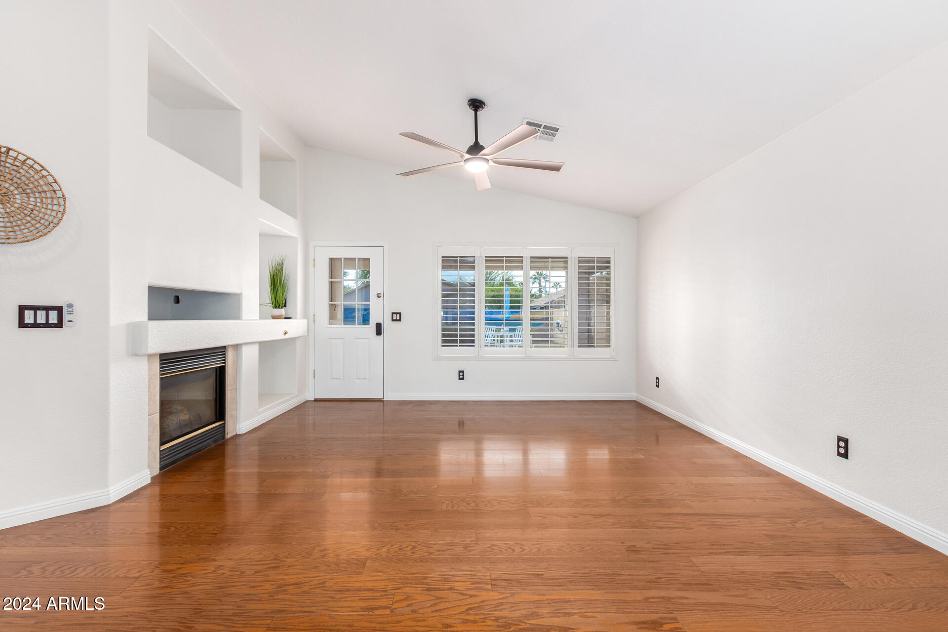 453 W THOMPSON Place