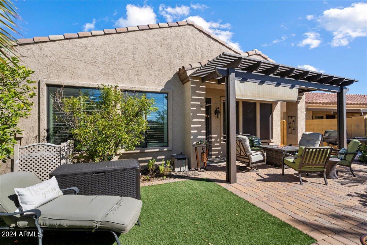 9033 E IVYGLEN Circle