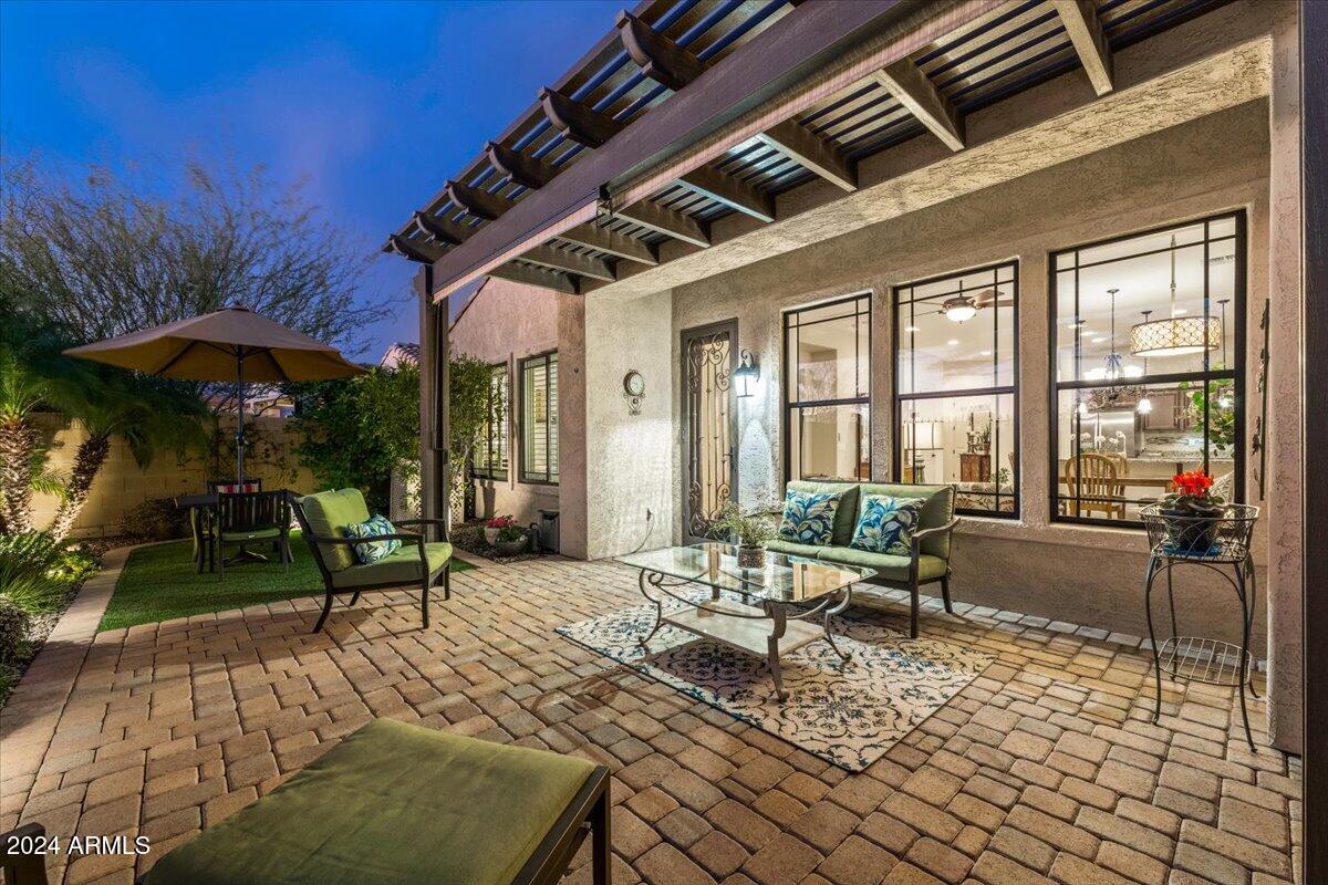 9033 E IVYGLEN Circle