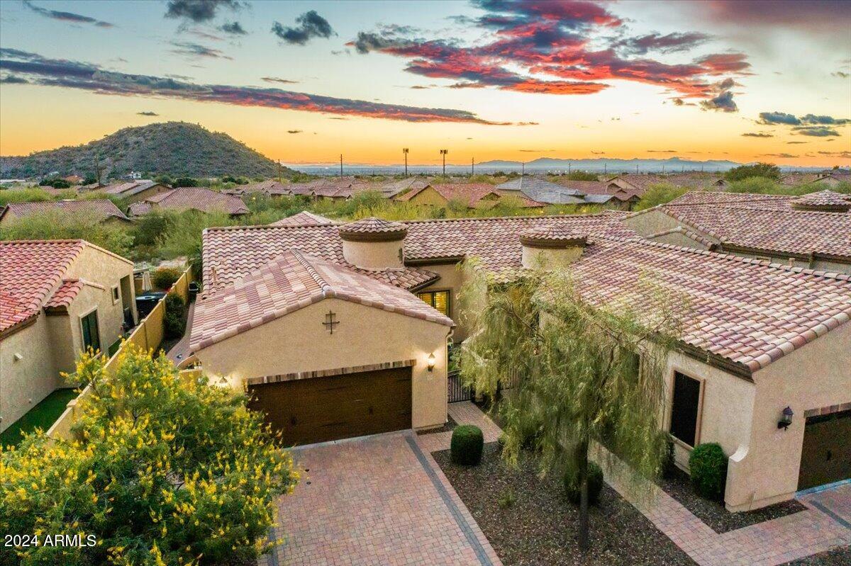 9033 E IVYGLEN Circle