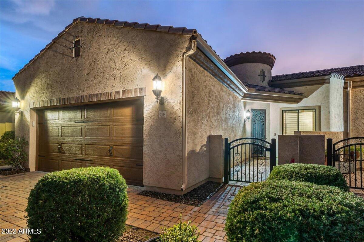 9033 E IVYGLEN Circle