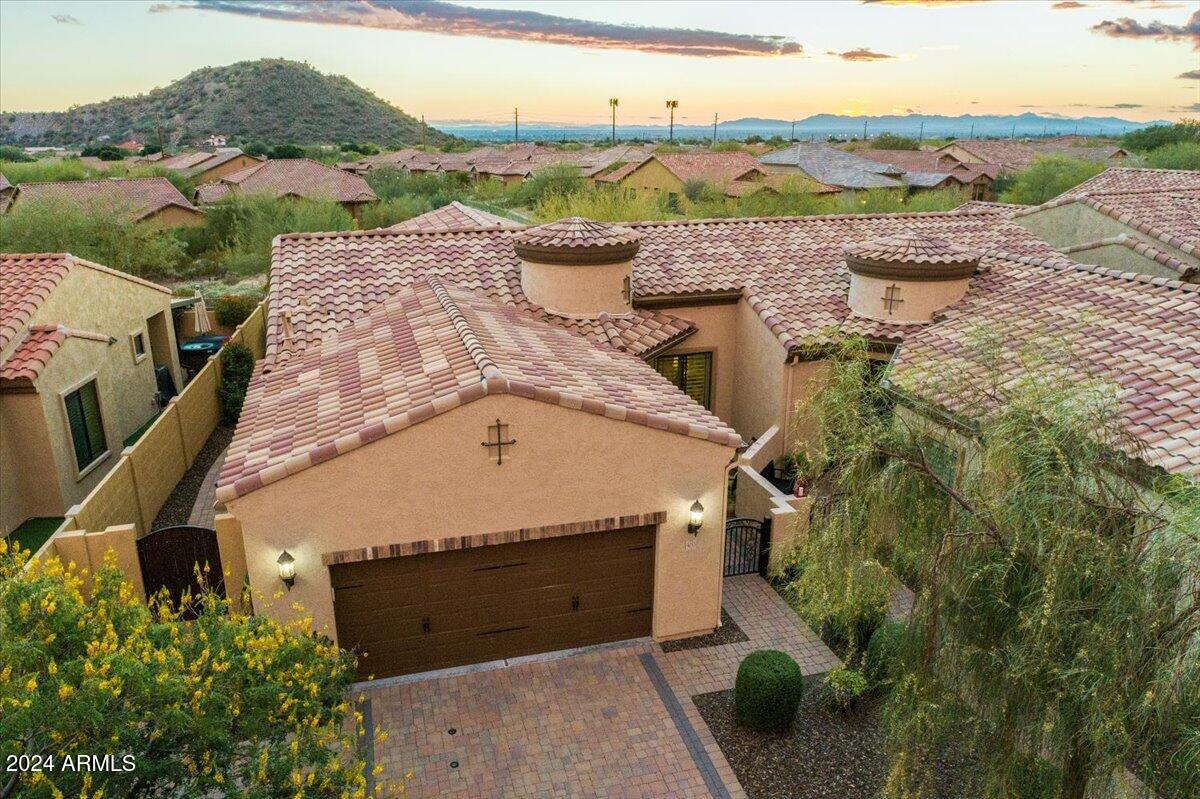 9033 E IVYGLEN Circle