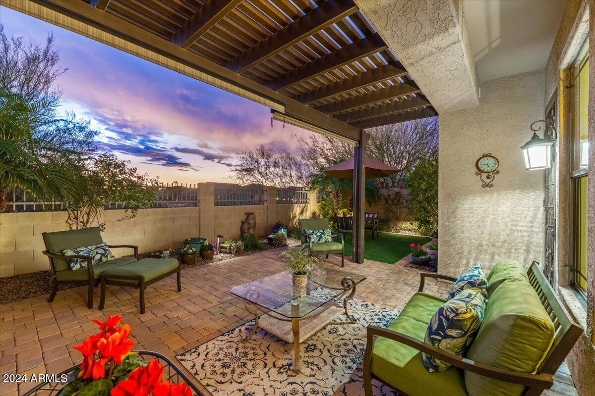 9033 E IVYGLEN Circle