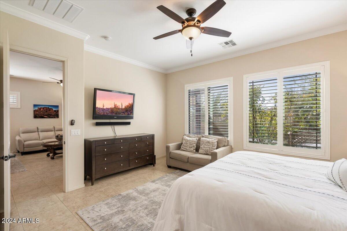 9033 E IVYGLEN Circle