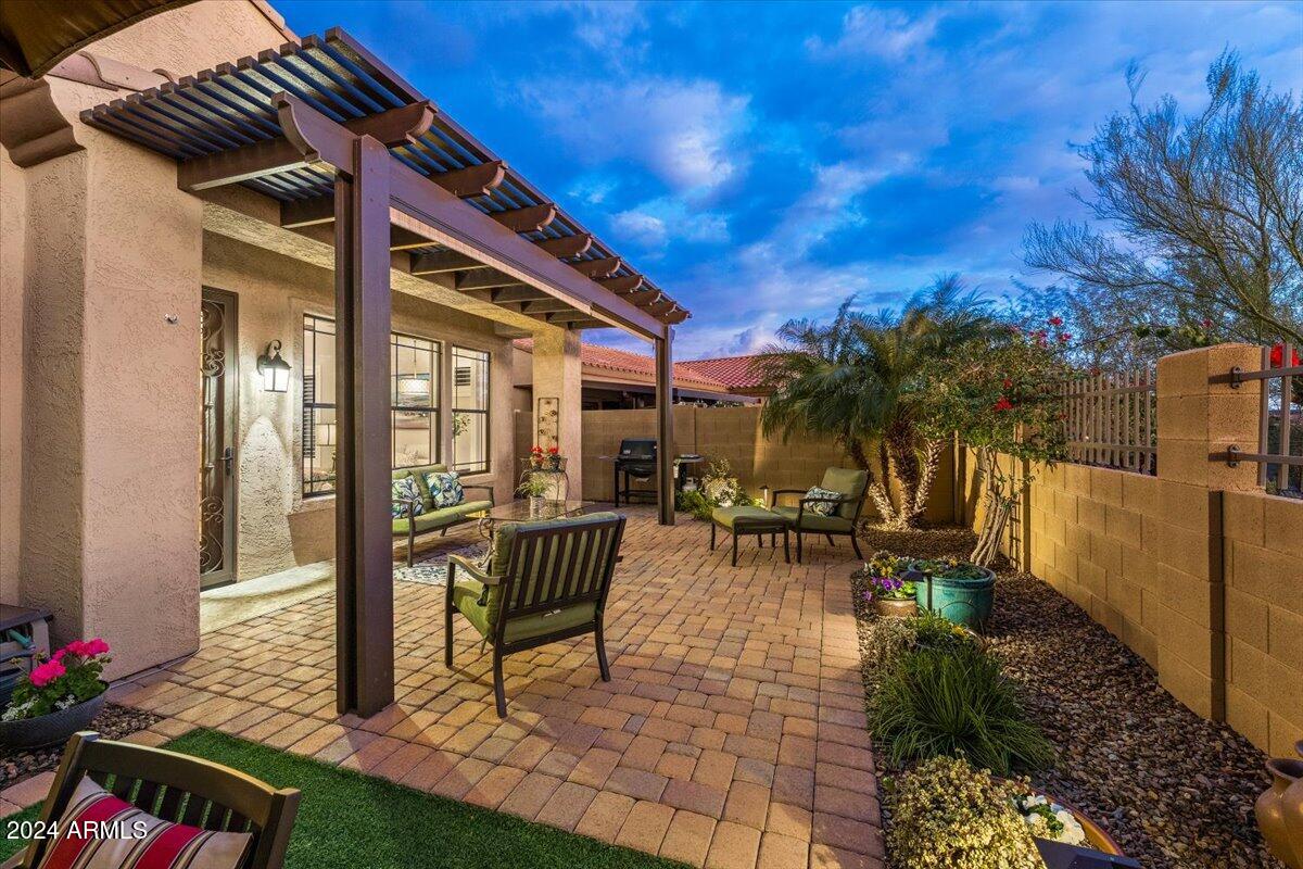 9033 E IVYGLEN Circle