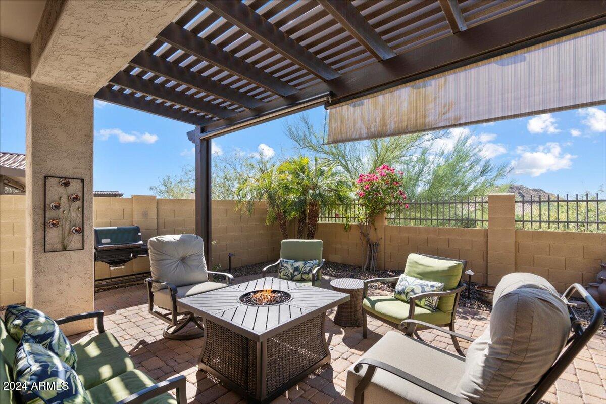 9033 E IVYGLEN Circle