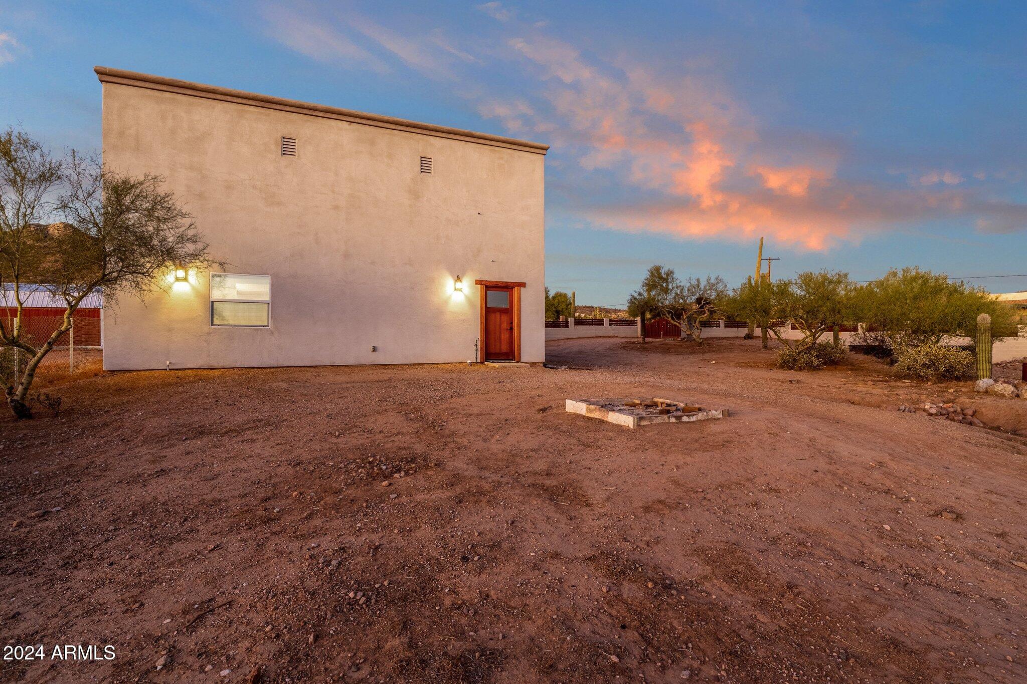 772 E MOON VISTA Street