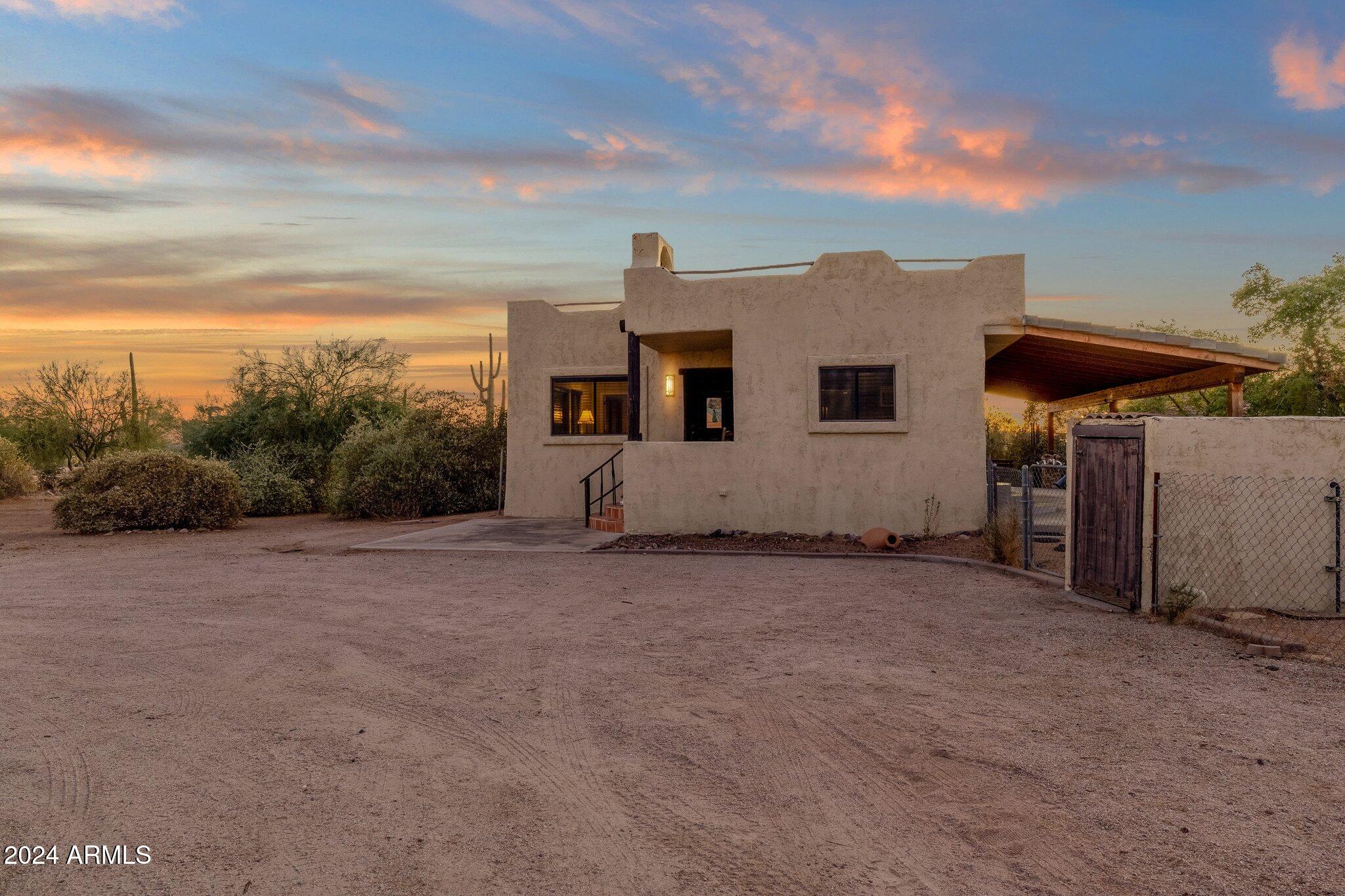 772 E MOON VISTA Street