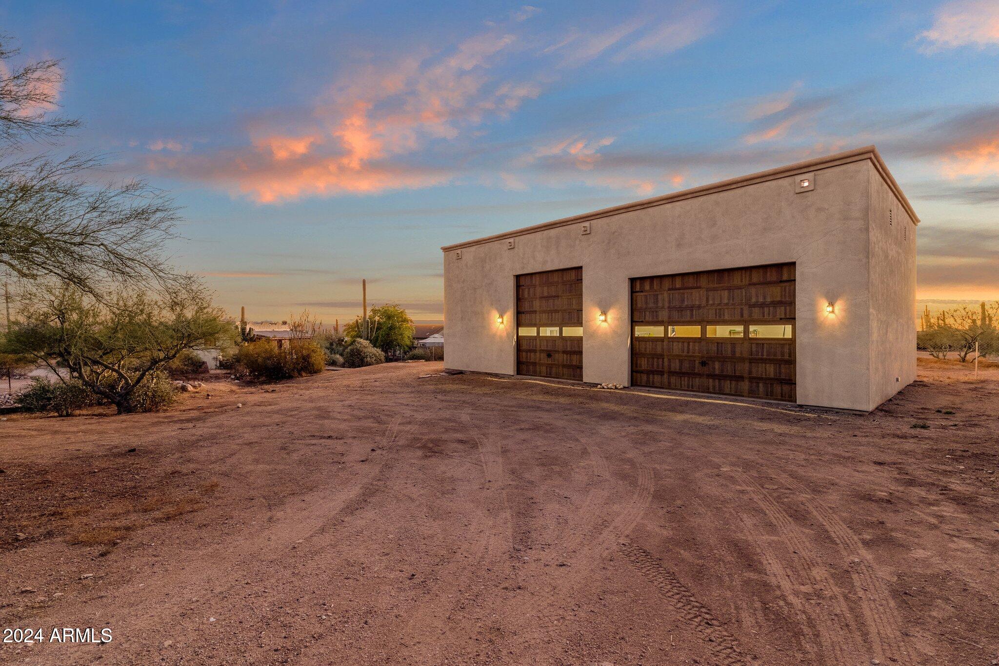 772 E MOON VISTA Street